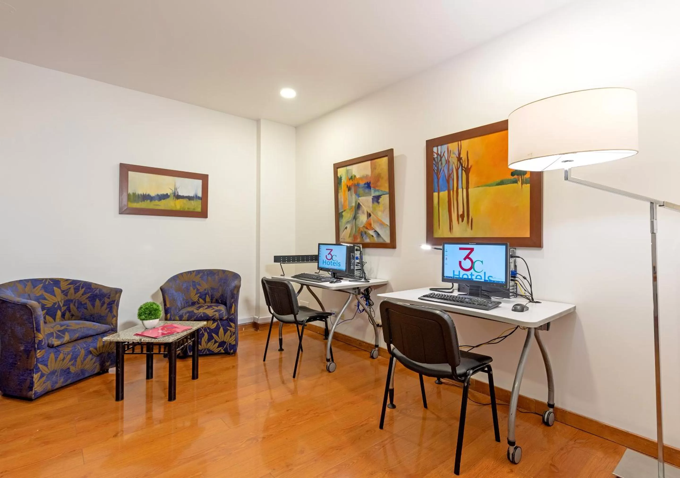 Business facilities in Casa Real 93