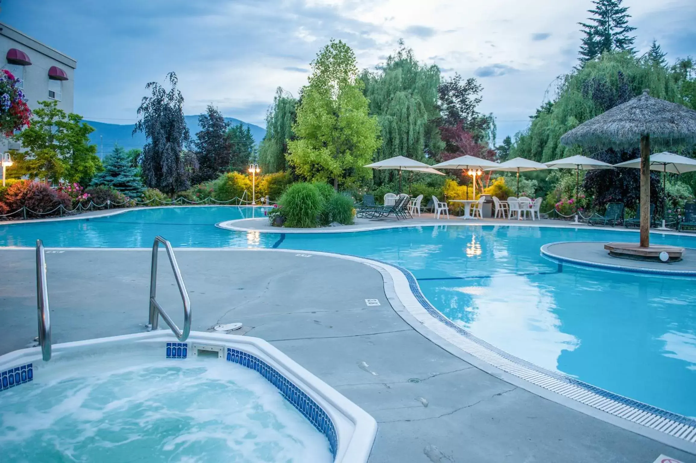 Spa and wellness centre/facilities, Swimming Pool in Hilltop Inn - Salmon Arm