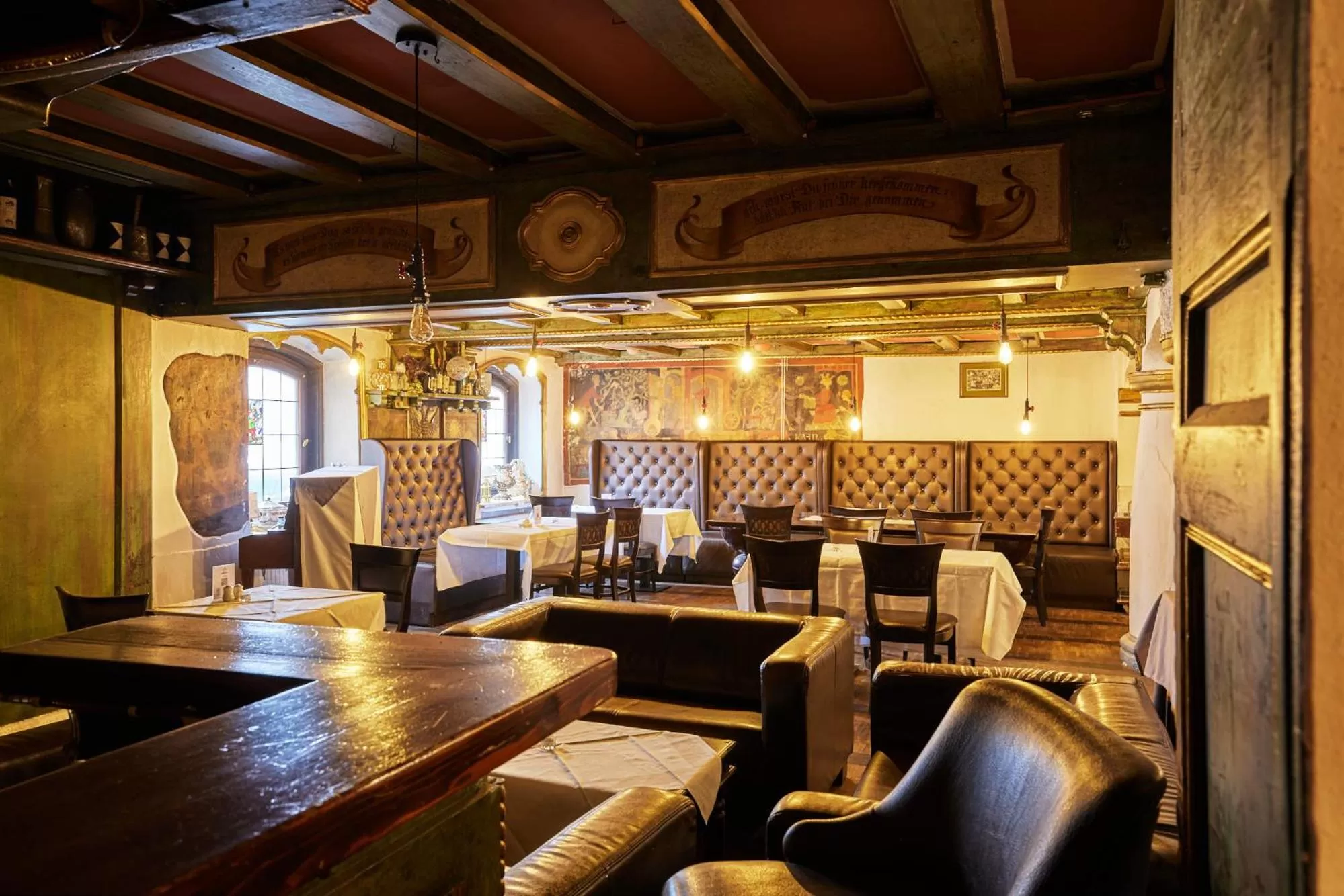 Restaurant/Places to Eat in Atlas Posthotel