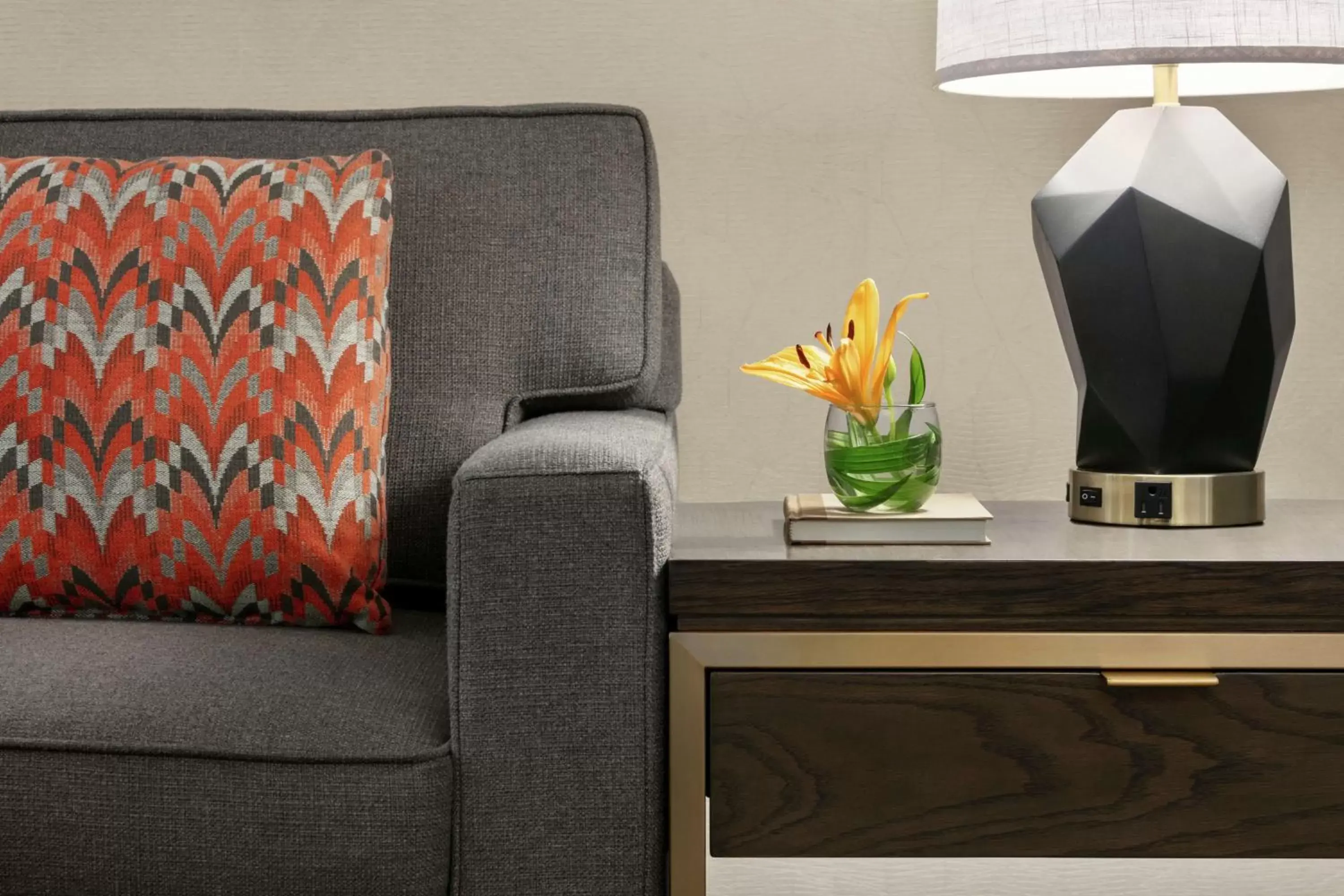 Living room, Seating Area in Embassy Suites by Hilton Los Angeles Downey