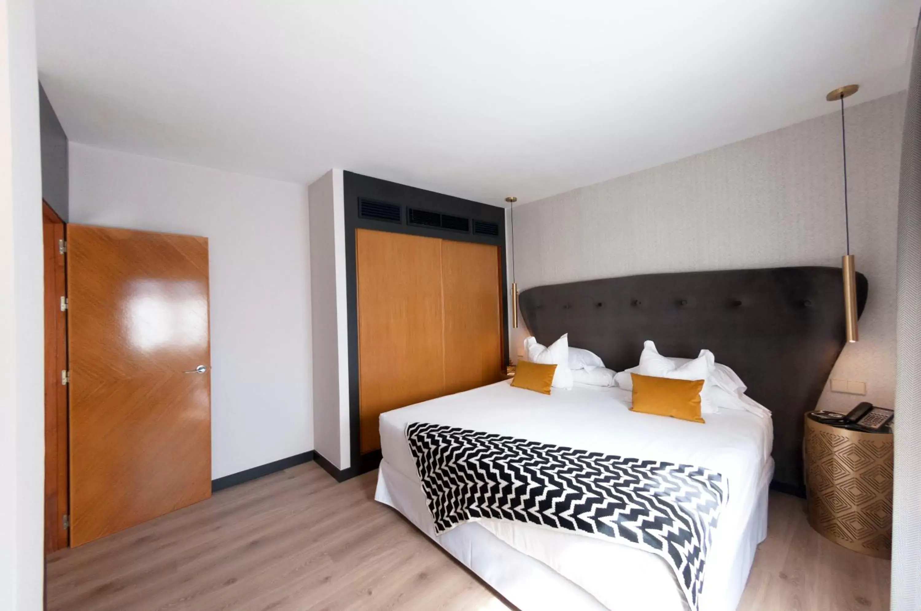 Bedroom, Bed in Hotel La Laguna Spa & Golf