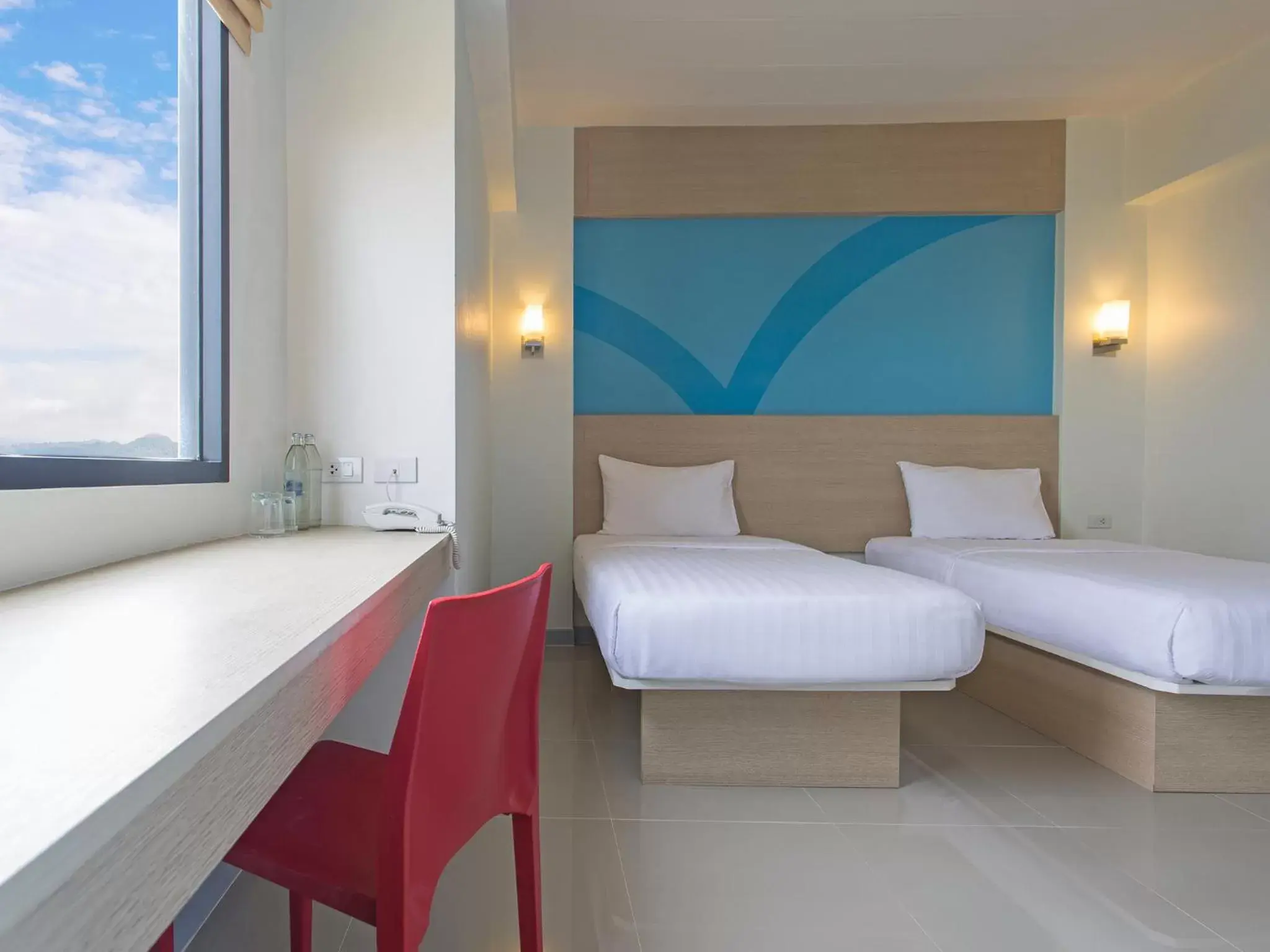 Bedroom, Bed in Hop Inn Rayong