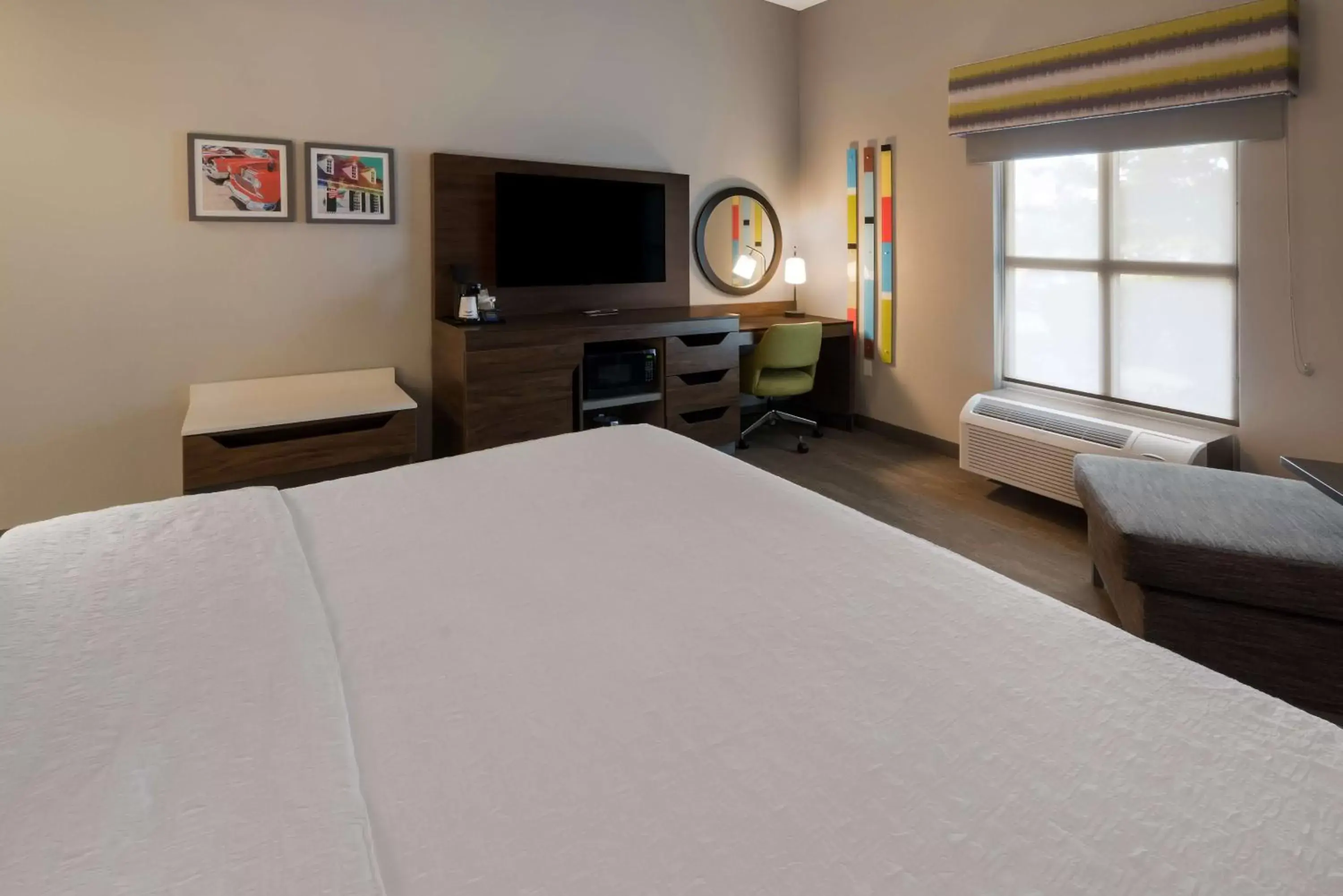 Bedroom, Bed in Hampton Inn and Suites Fredericksburg