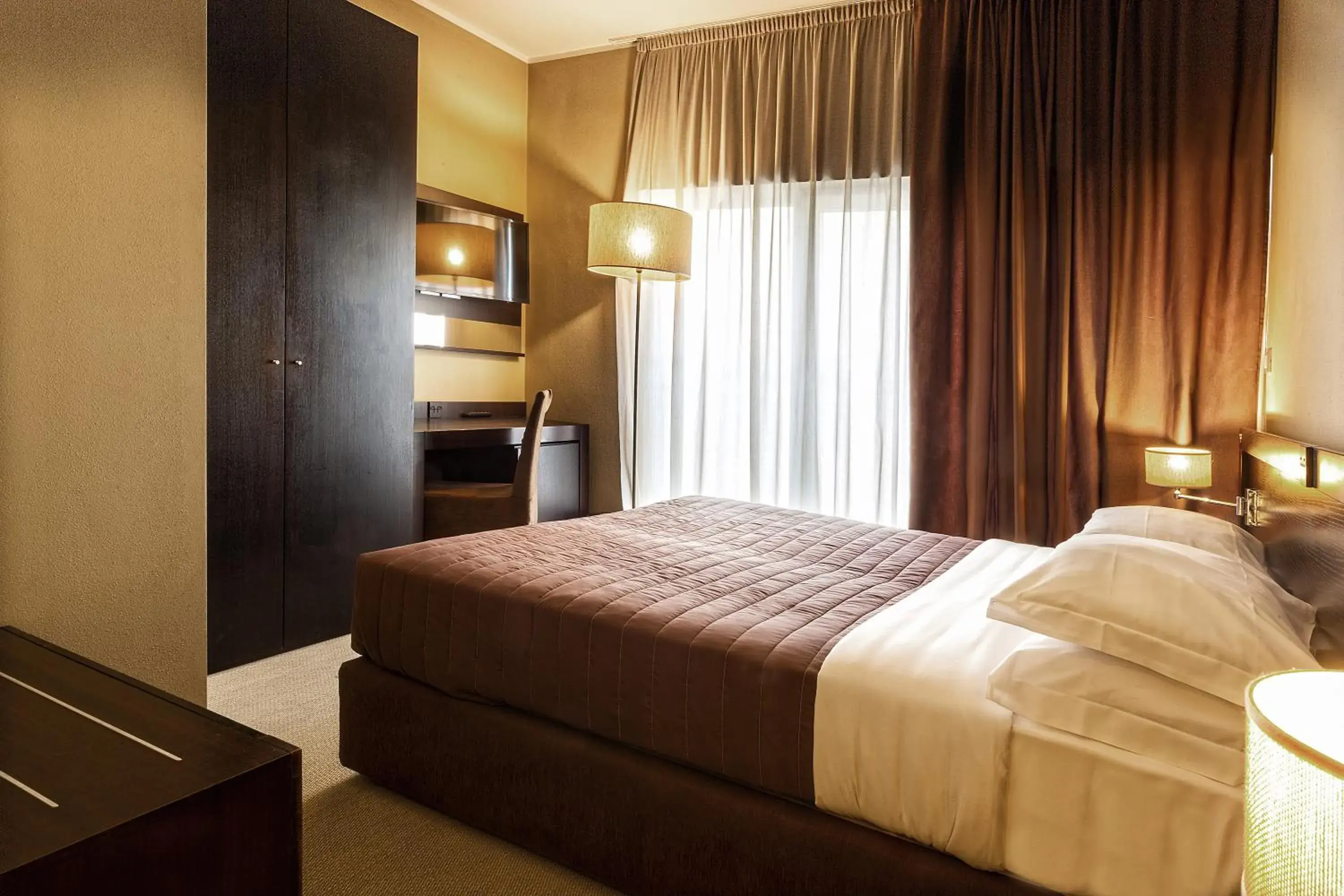 Bedroom, Bed in Hotel Petit Palais