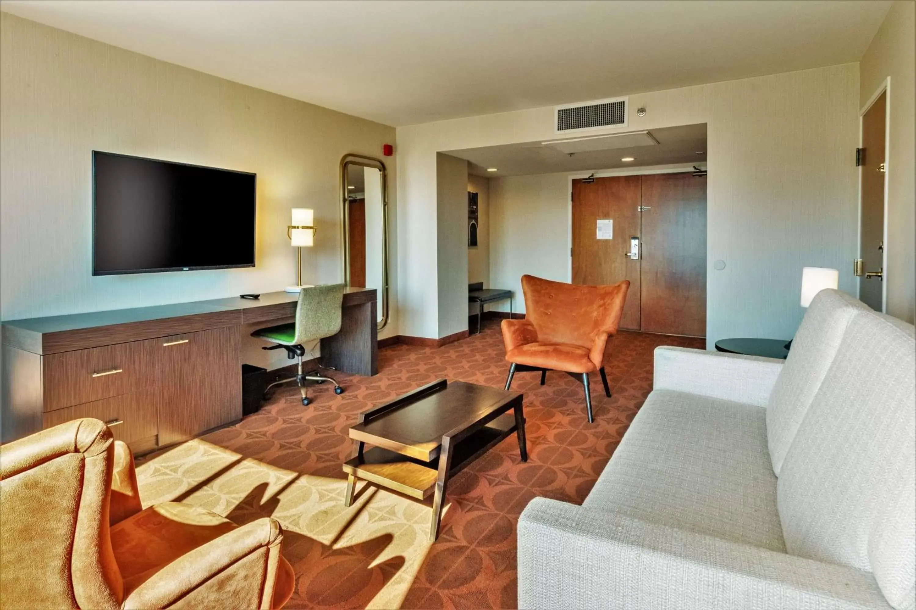 Bedroom, Seating Area in DoubleTree by Hilton San Diego Downtown