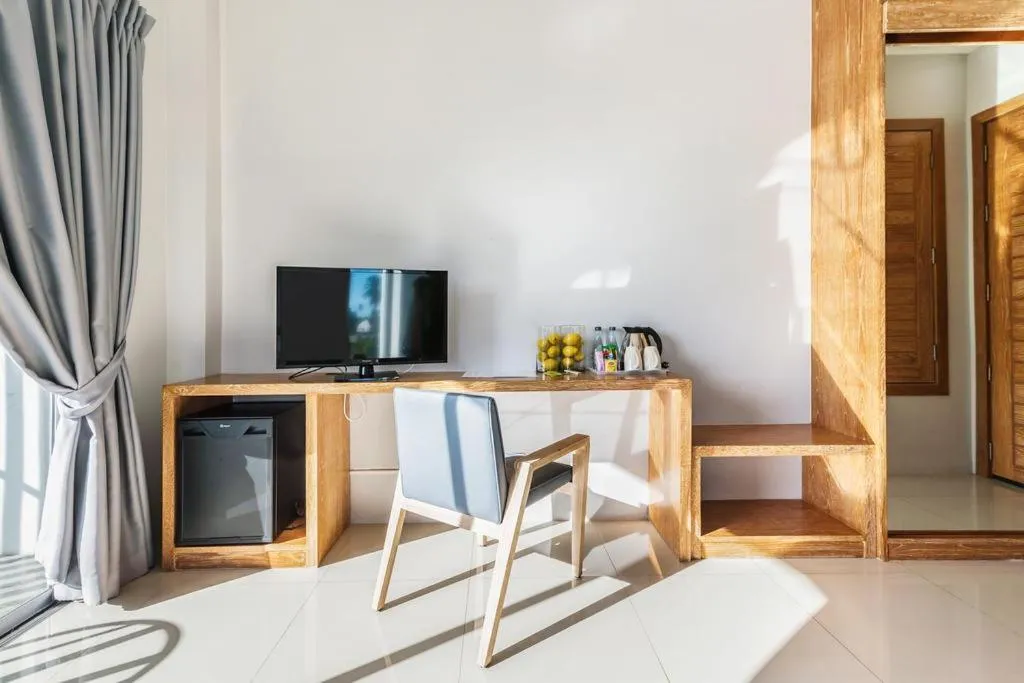 Lemonade Phuket Hotel -SHA Plus