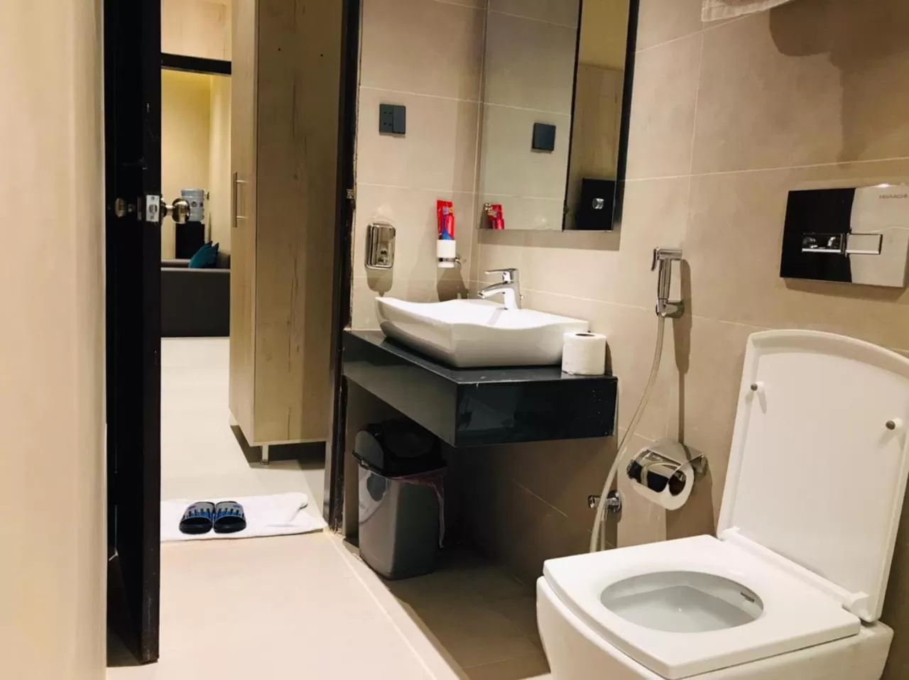 Toilet in Hamsun Shahrah-e-Faisal