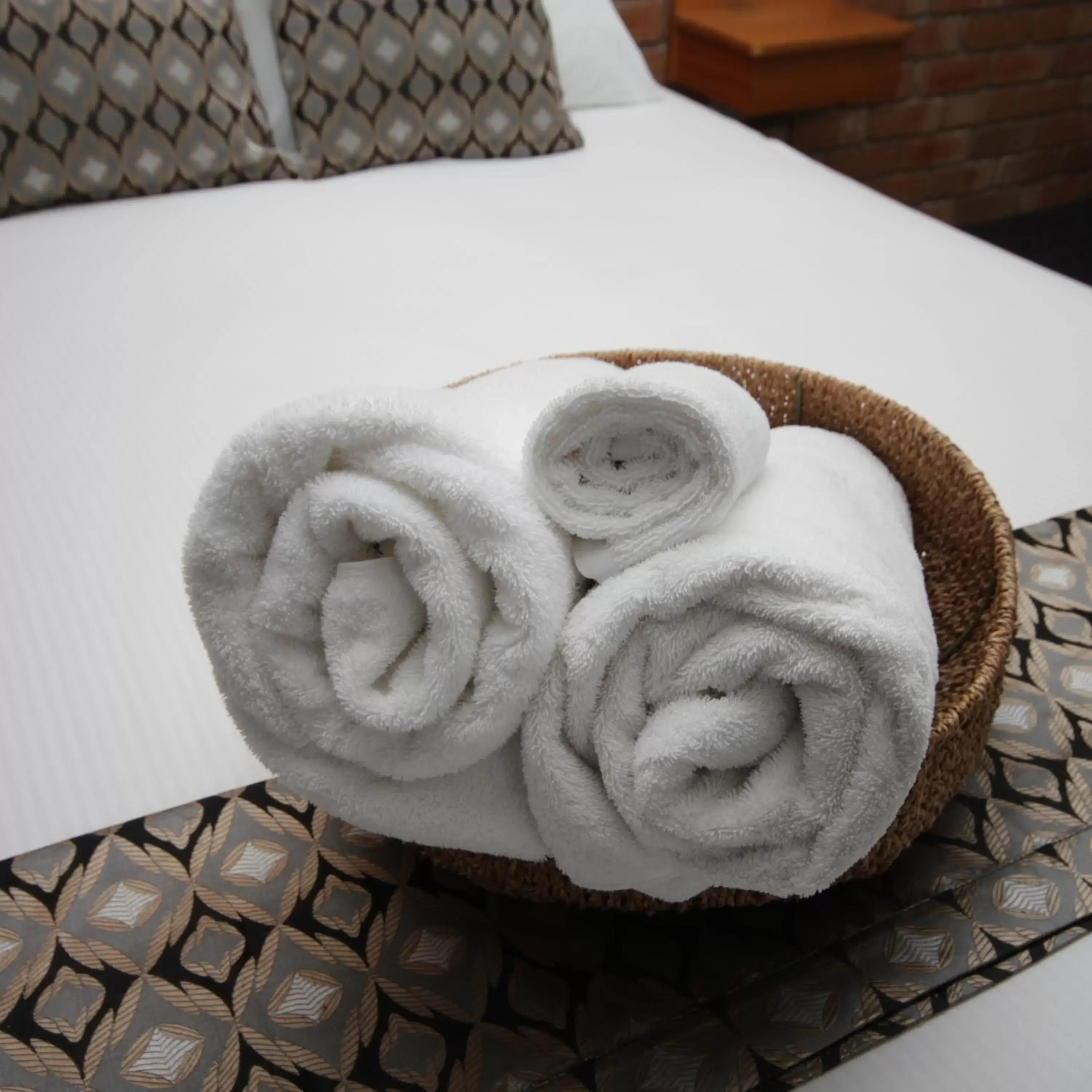 towels, Bed in Sapphire Waters Motor Inn