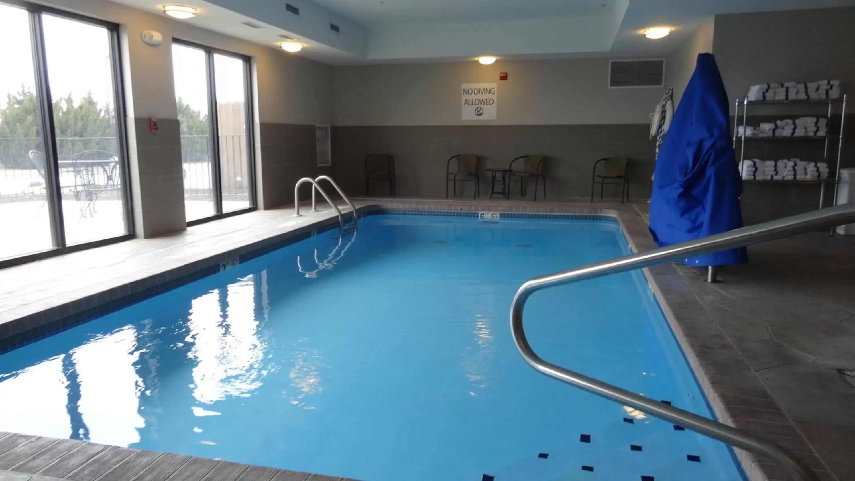 Swimming Pool in Holiday Inn Express Hotel Kansas City - Bonner Springs, an IHG Hotel