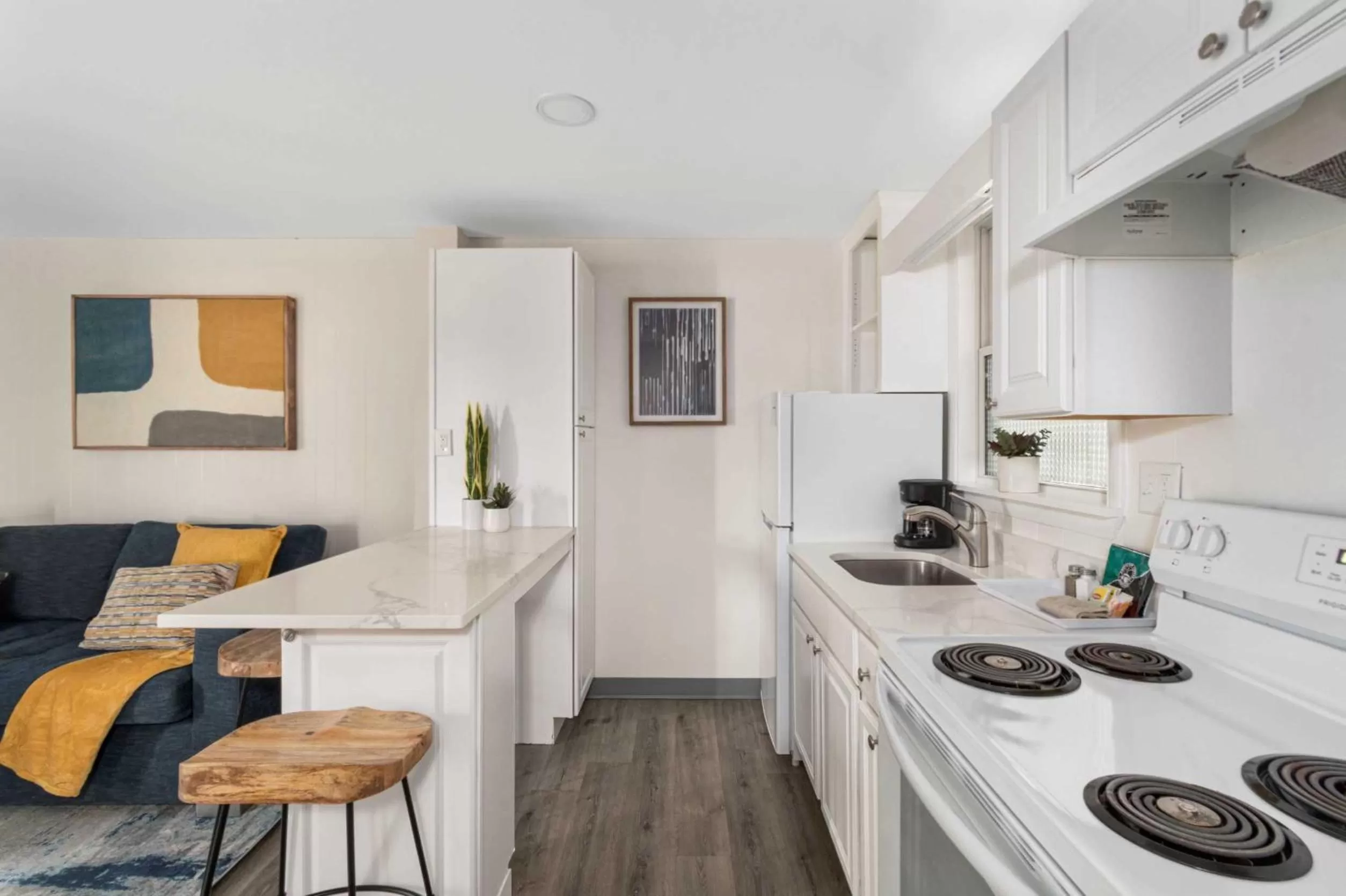 Kitchen or kitchenette in The Beverly