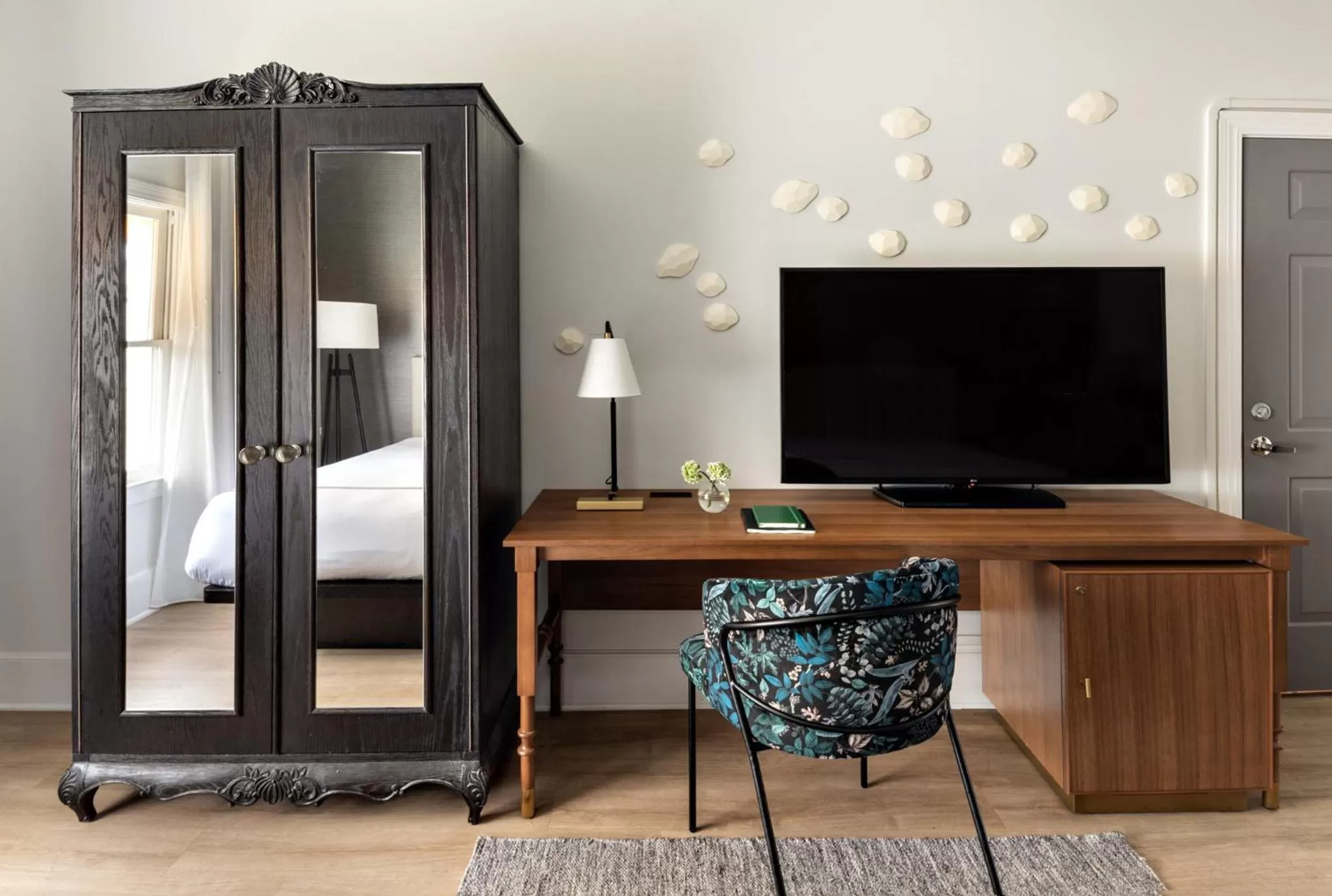 Photo of the whole room, Bed in Kimpton Brice Hotel by IHG