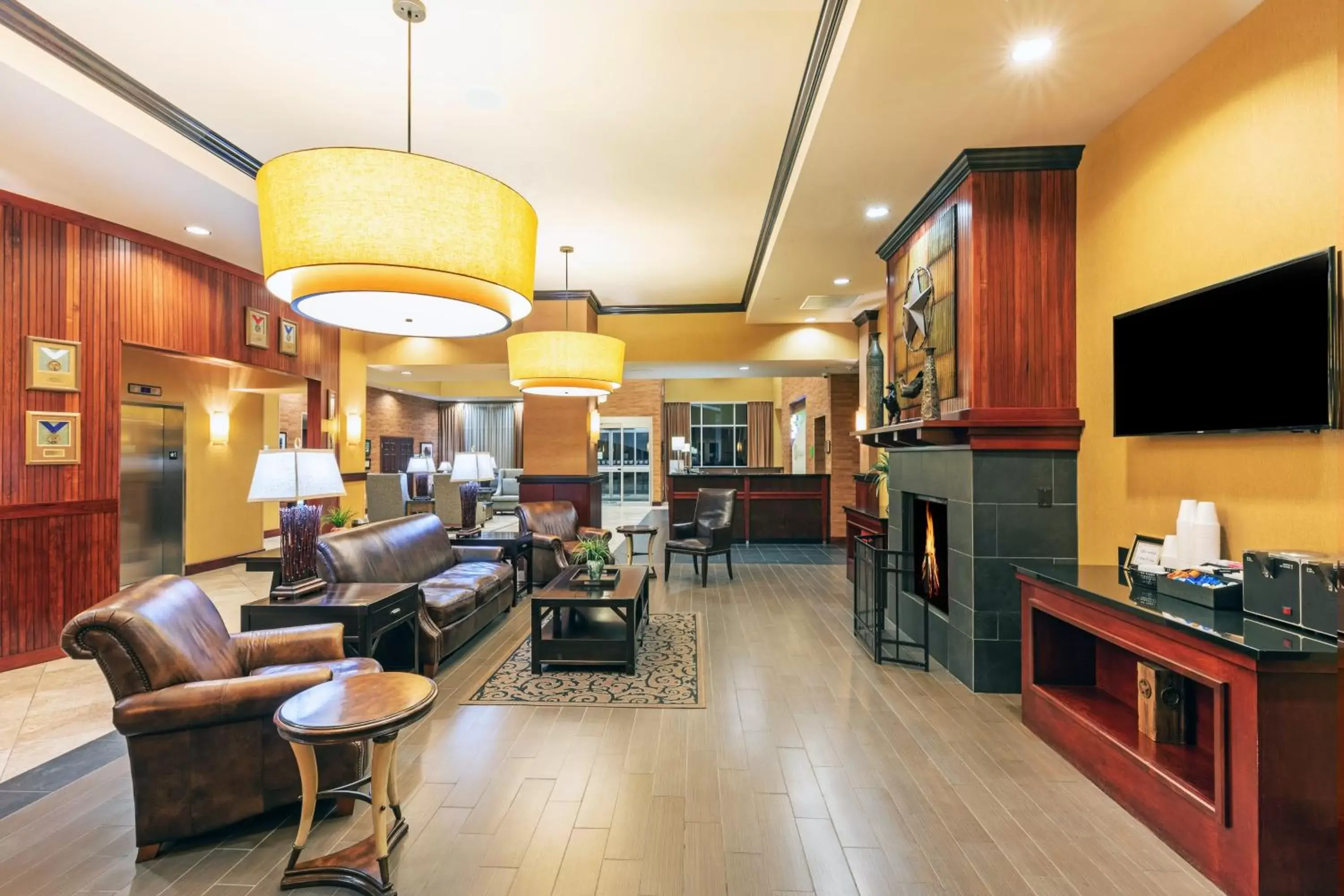 Property building, Lounge/Bar in Holiday Inn Ardmore, an IHG Hotel