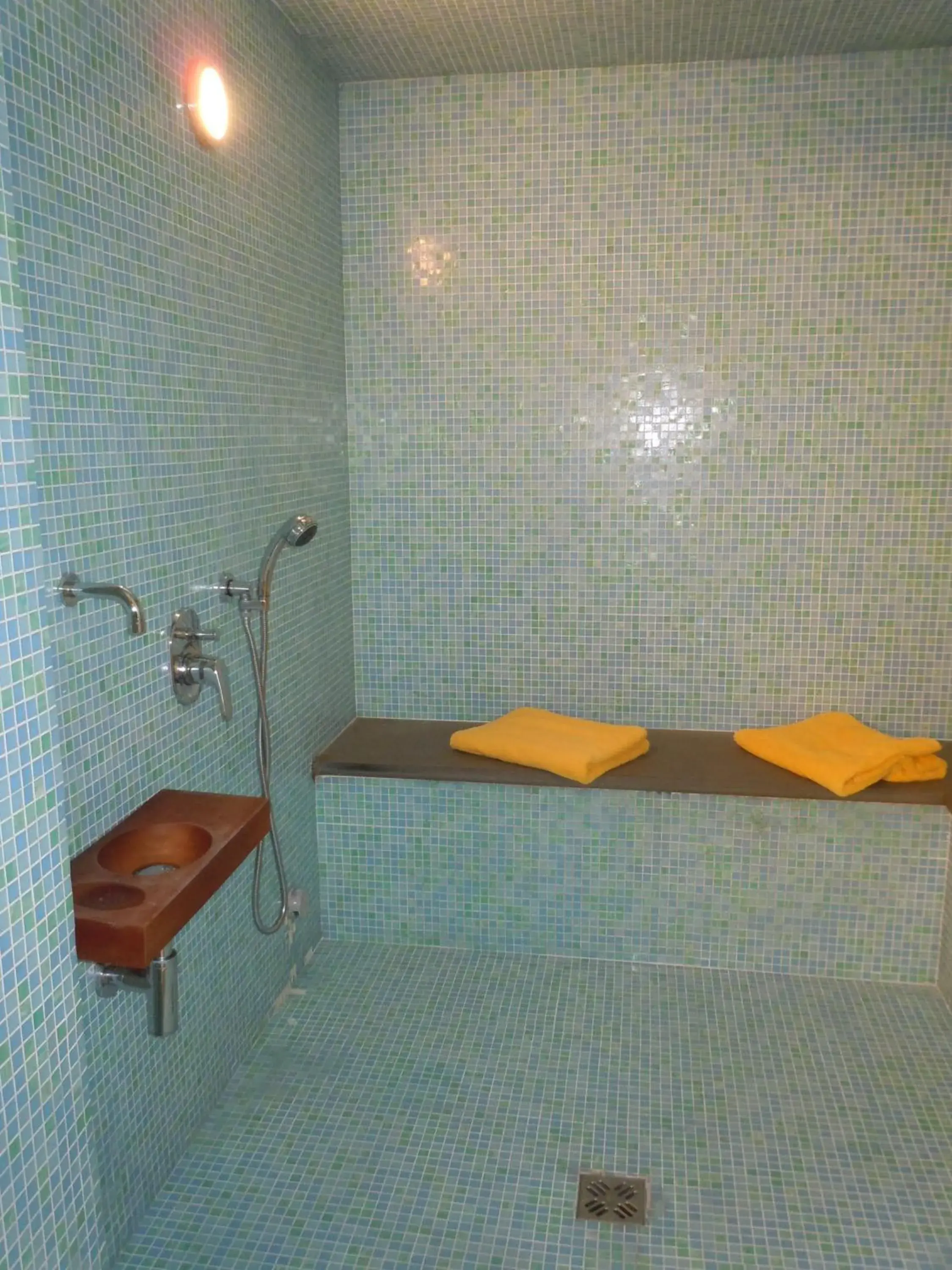 Shower, Bathroom in Hotel Due Mari