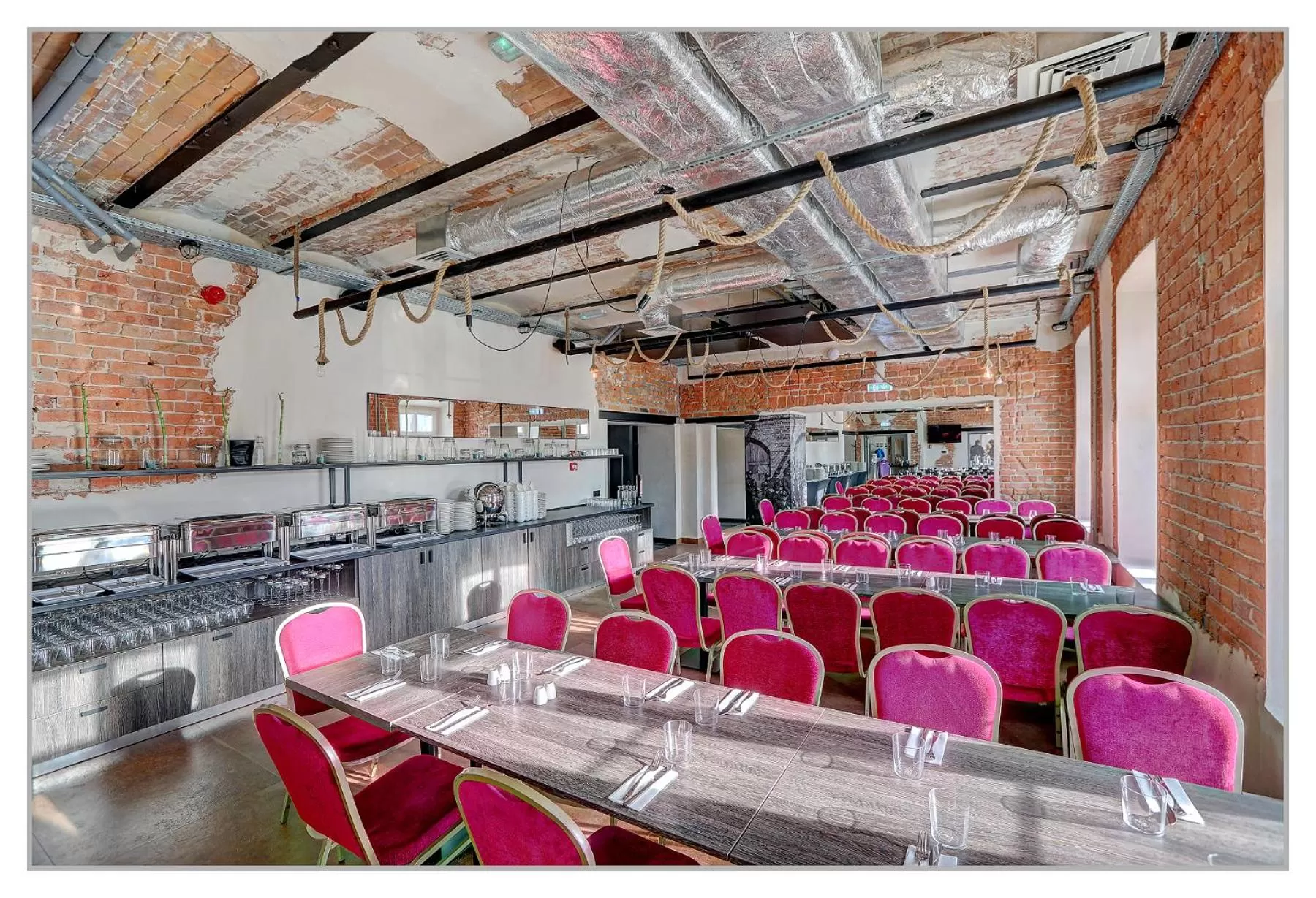 Restaurant/places to eat in Koszary Arche Hotel