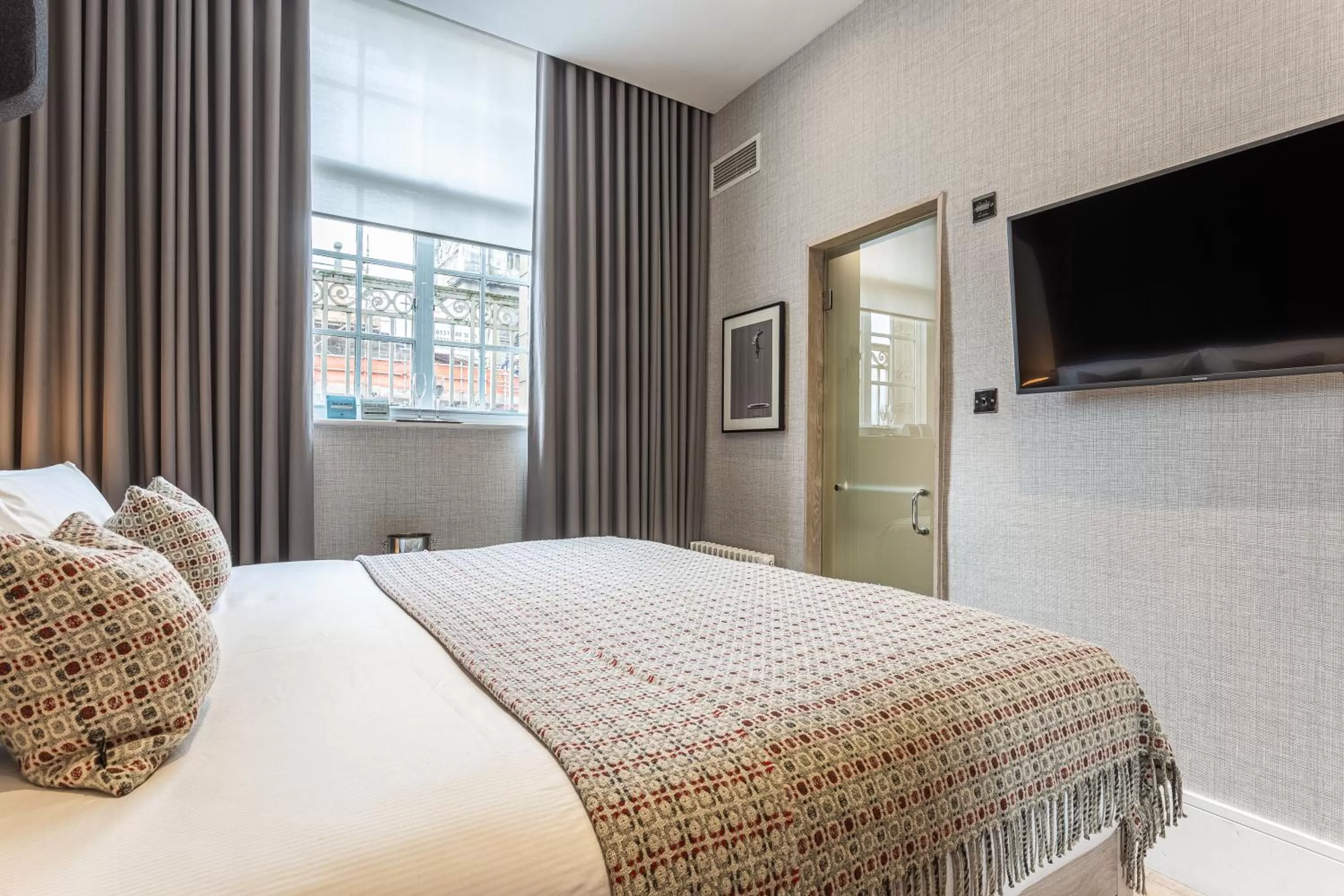 Bed in The Inn on the Mile