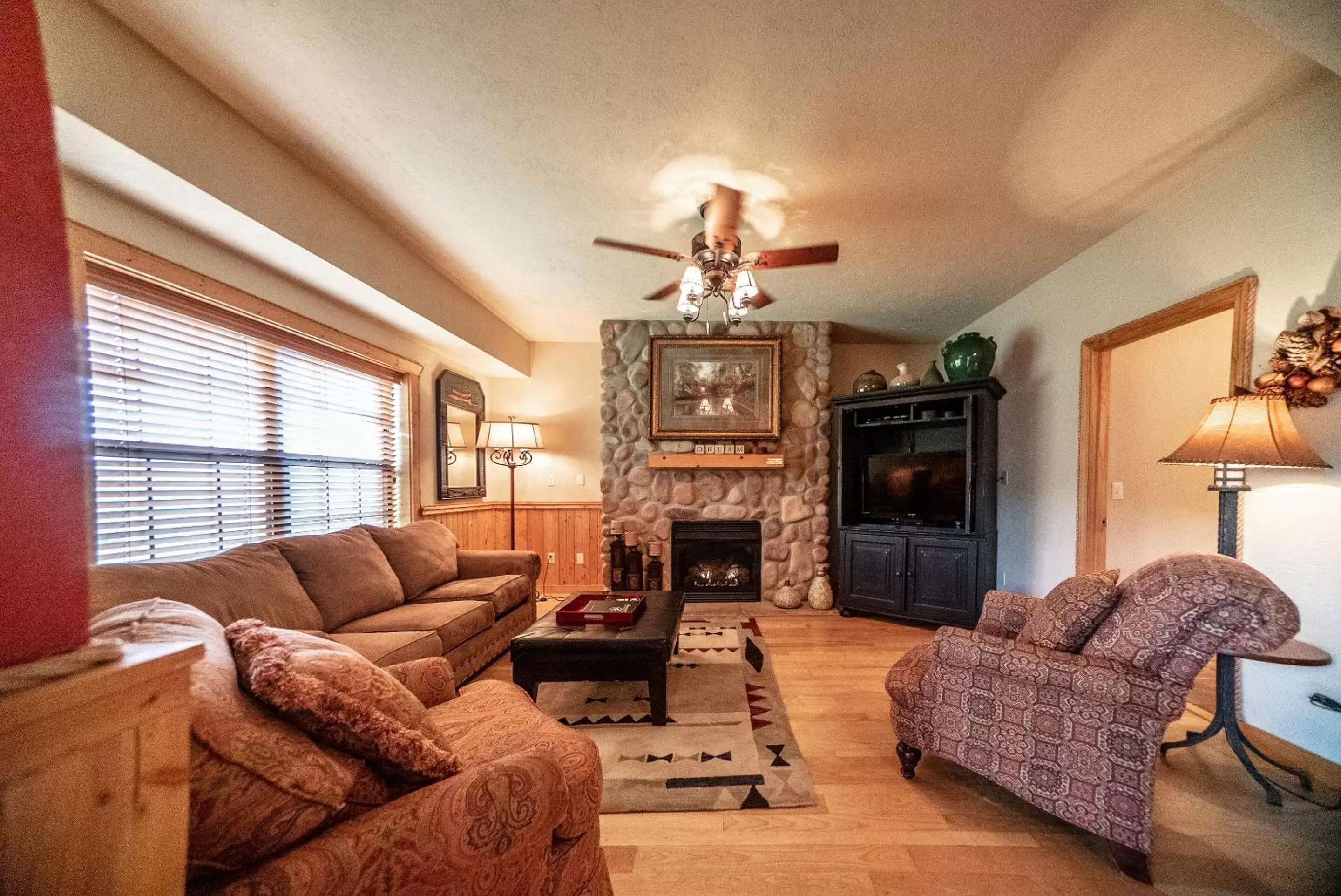 Living room, Seating Area in Cabins at Grand Mountain