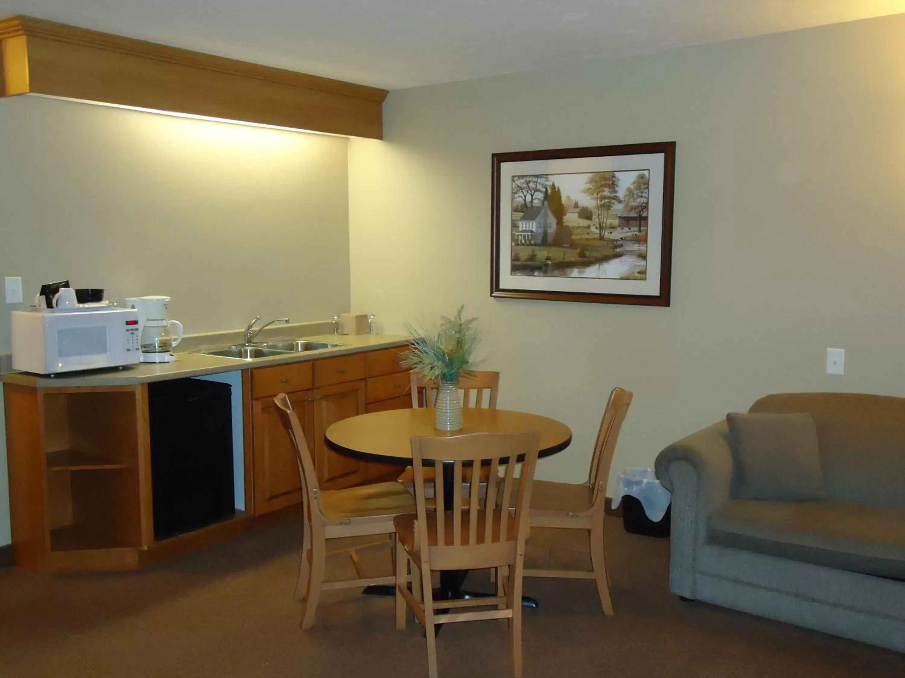 Seating area in Auberge Bouctouche Inn & Suites