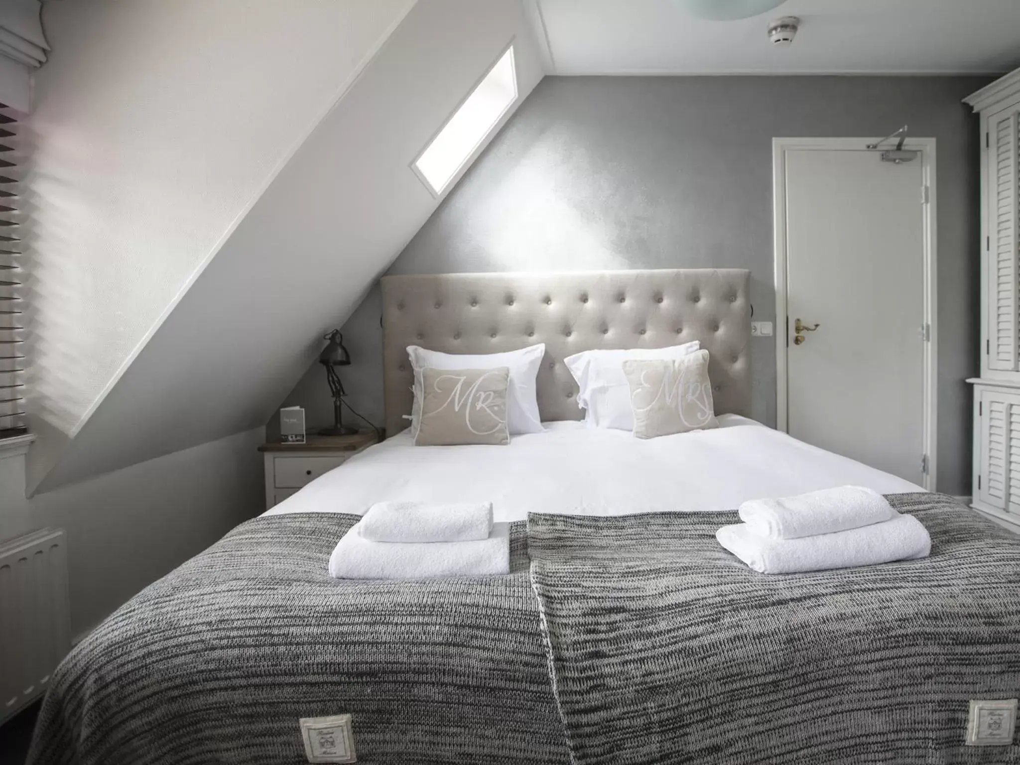 Bed in Zenzez Hotel & Lounge
