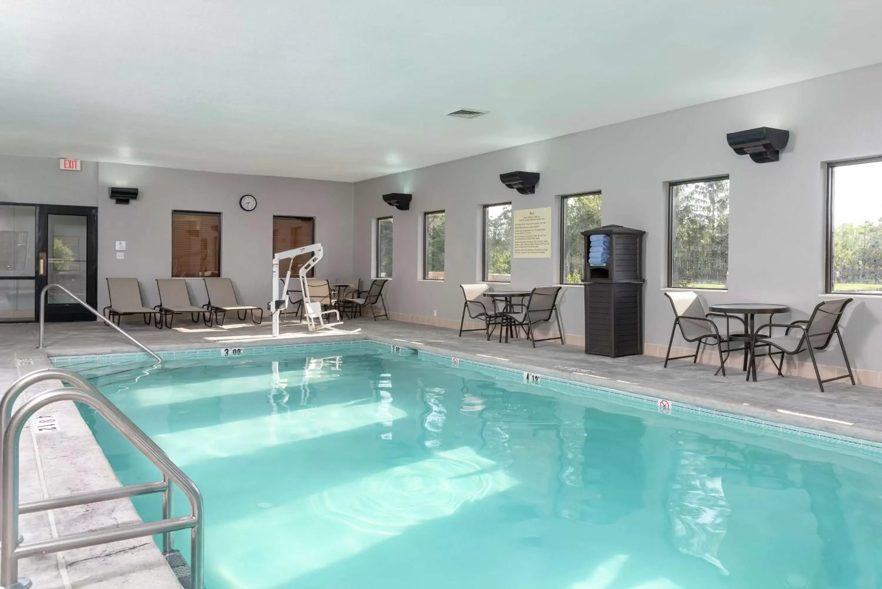 Pool view, Swimming Pool in Hampton Inn & Suites Cleveland-Airport/Middleburg Heights