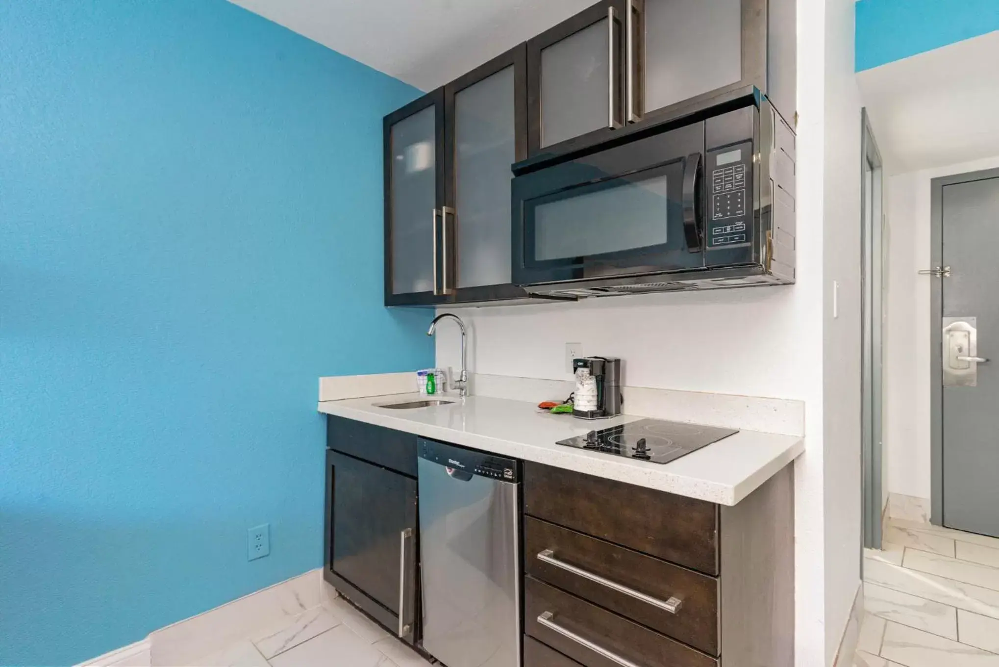 Premier Ocean View King Bed with Efficiency in Sun N Sand Resort Premier Ocean View King Bed with Efficiency in Sun N Sand Resort