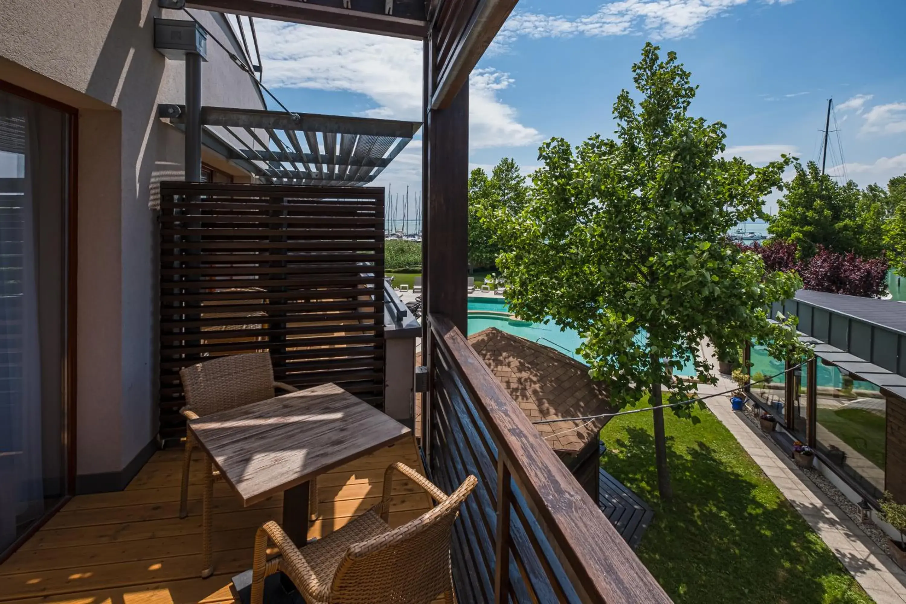 Balcony/Terrace in Hotel Golden Lake Resort