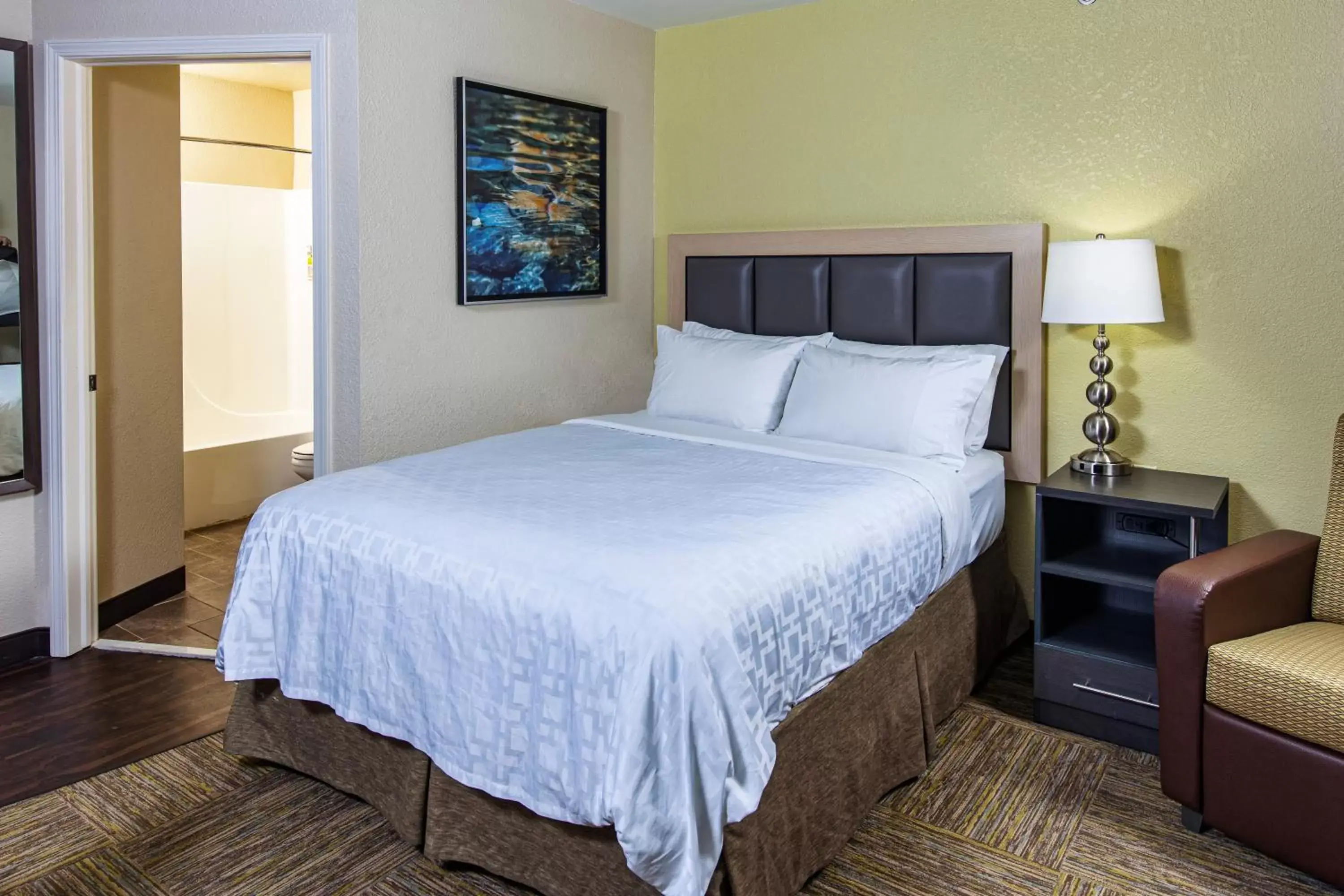 Queen Suite with Bath Tub - Disability Access in Candlewood Suites Appleton by IHG Queen Suite with Bath Tub - Disability Access in Candlewood Suites Appleton by IHG