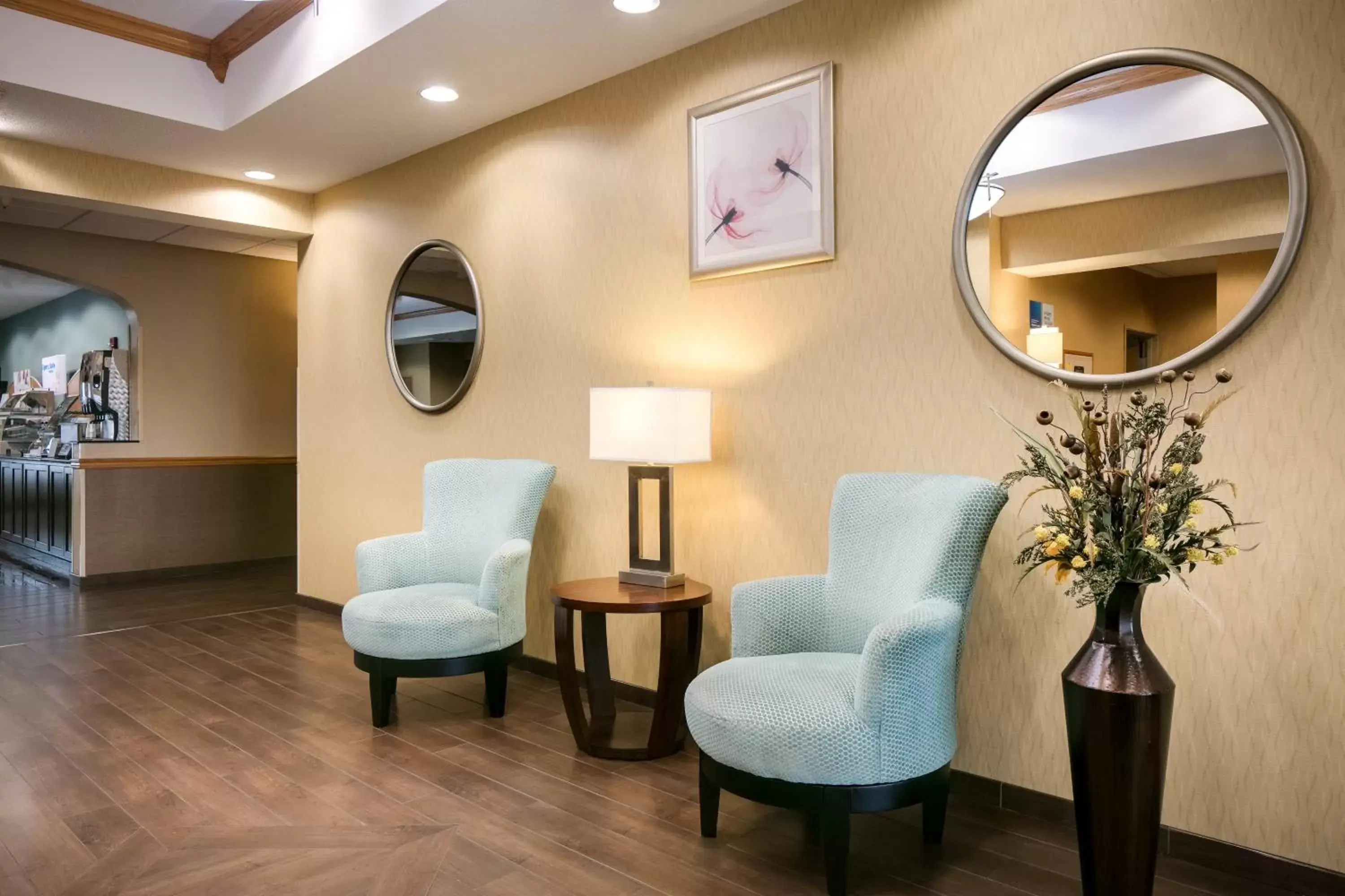 Lobby or reception, Seating Area in Holiday Inn Express & Suites Clinton, an IHG Hotel