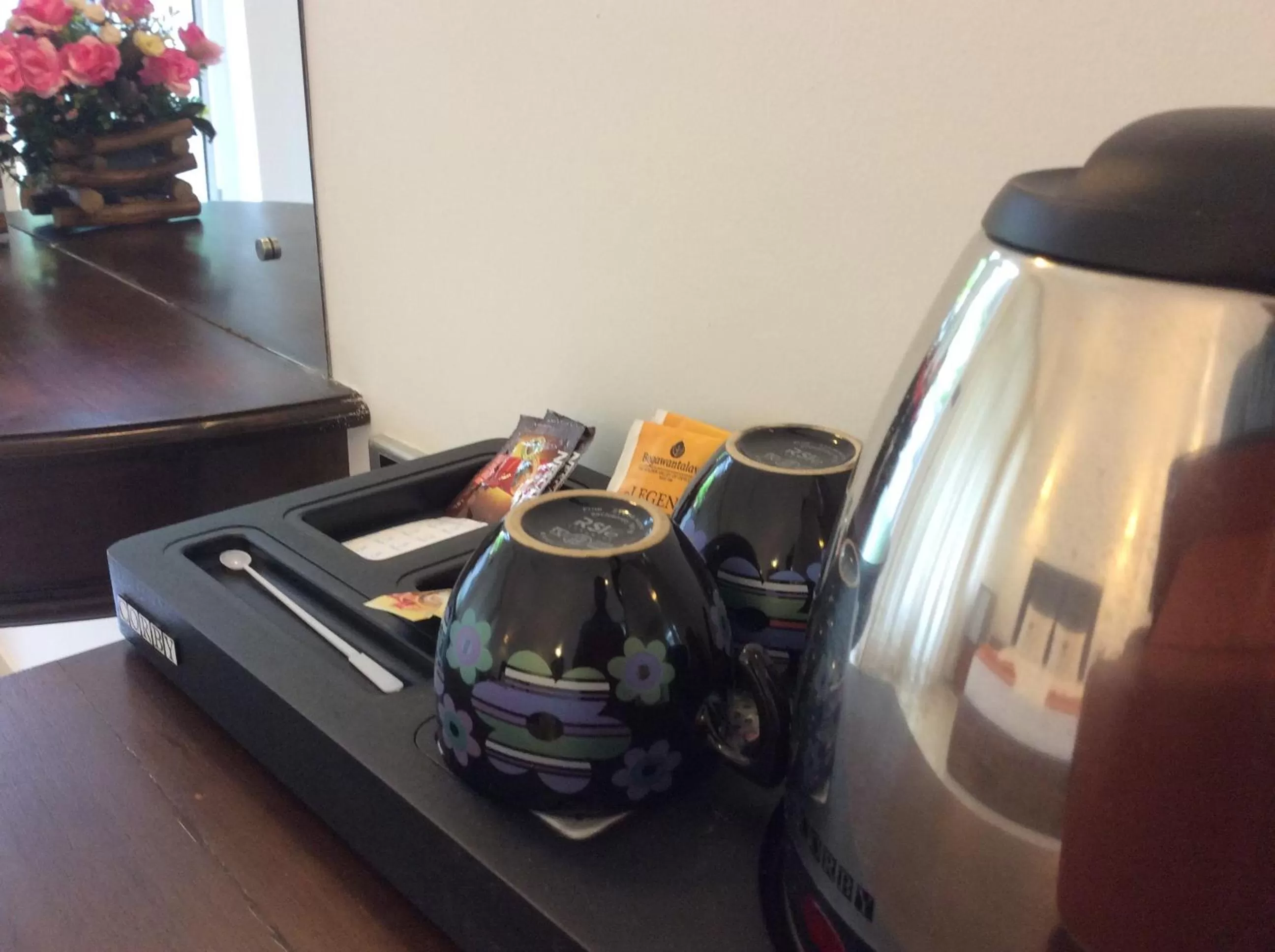 Coffee/tea facilities, Kitchen/Kitchenette in Lemazone Inn