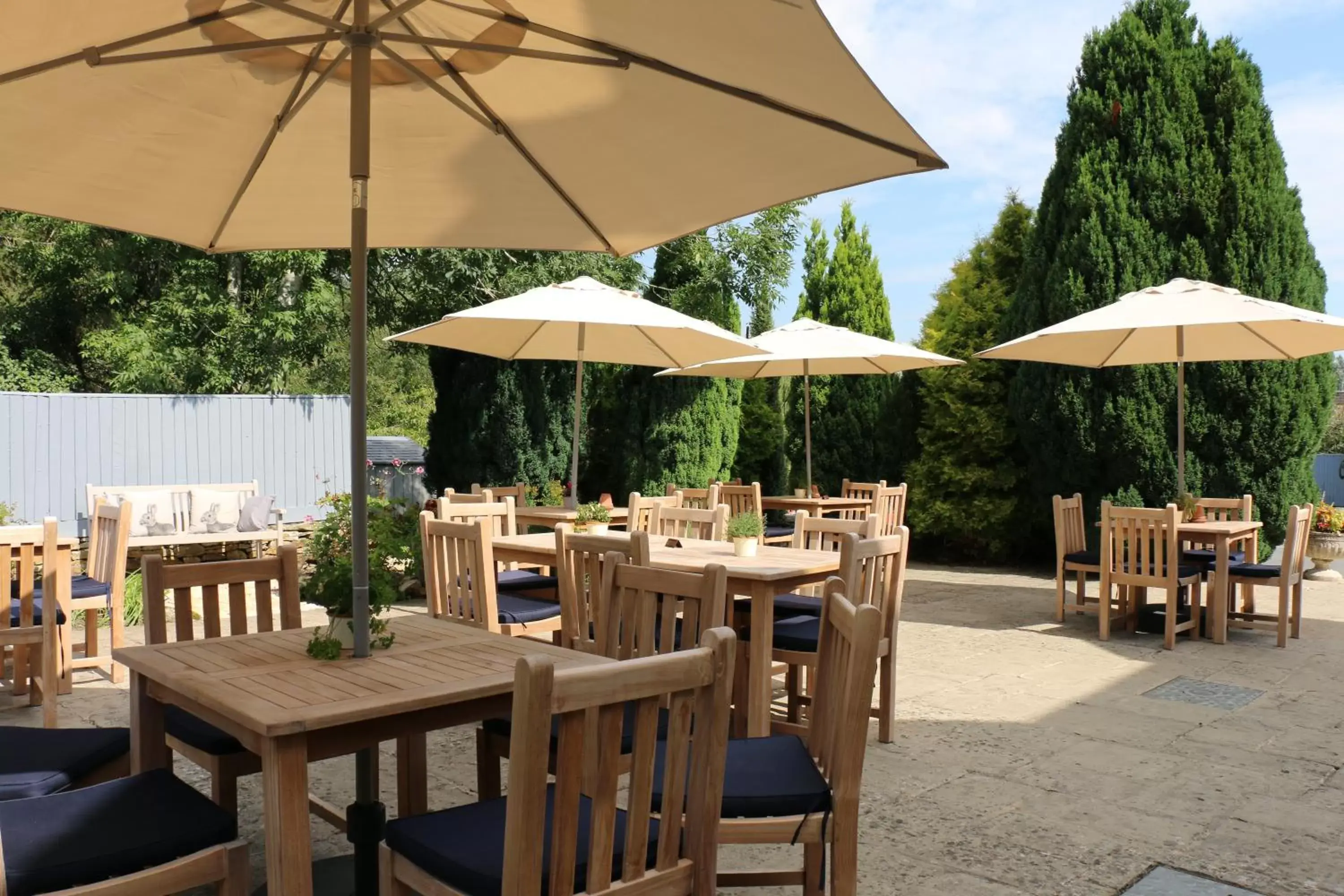 Patio, Restaurant/Places to Eat in The Horse & Groom