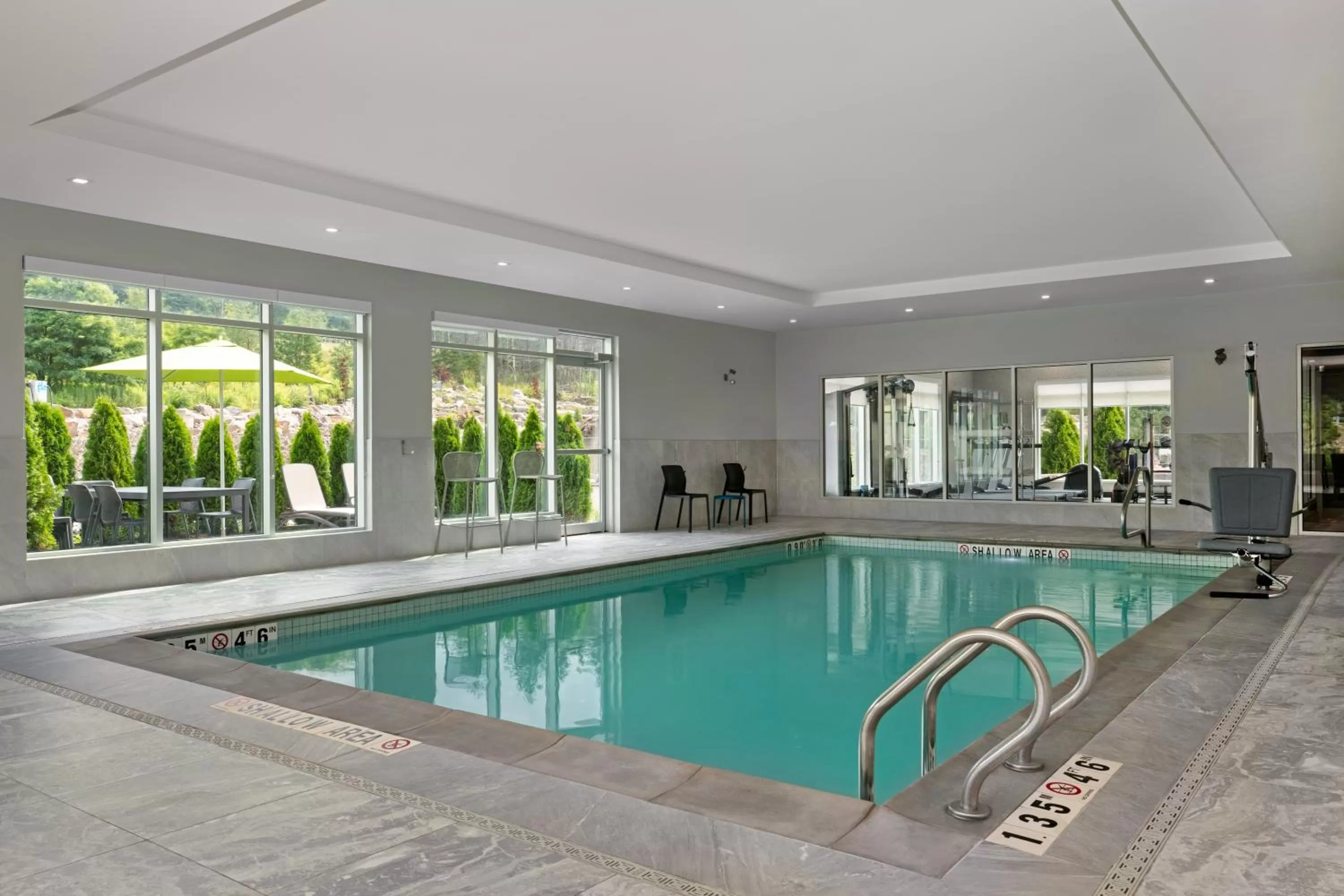 Swimming pool in Home2 Suites By Hilton Huntsville