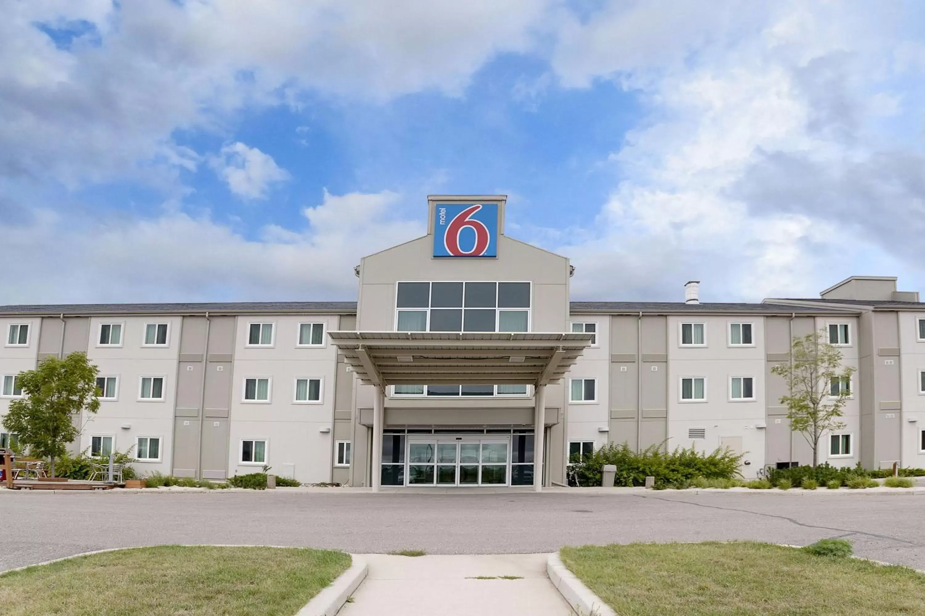 Property building, Garden in Motel 6-Brandon, MB