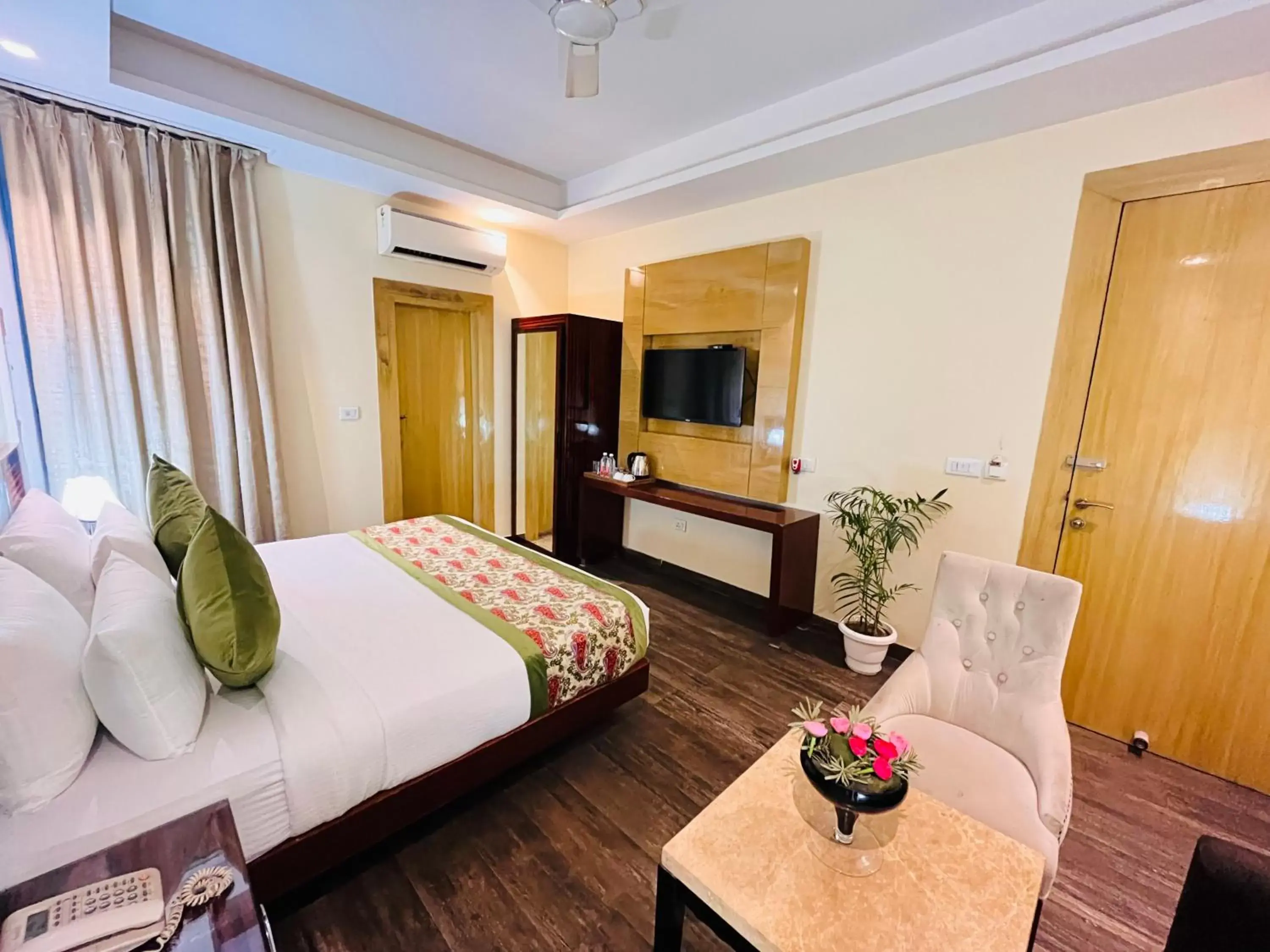 Bed in Hotel Banz - Near Delhi International Airport