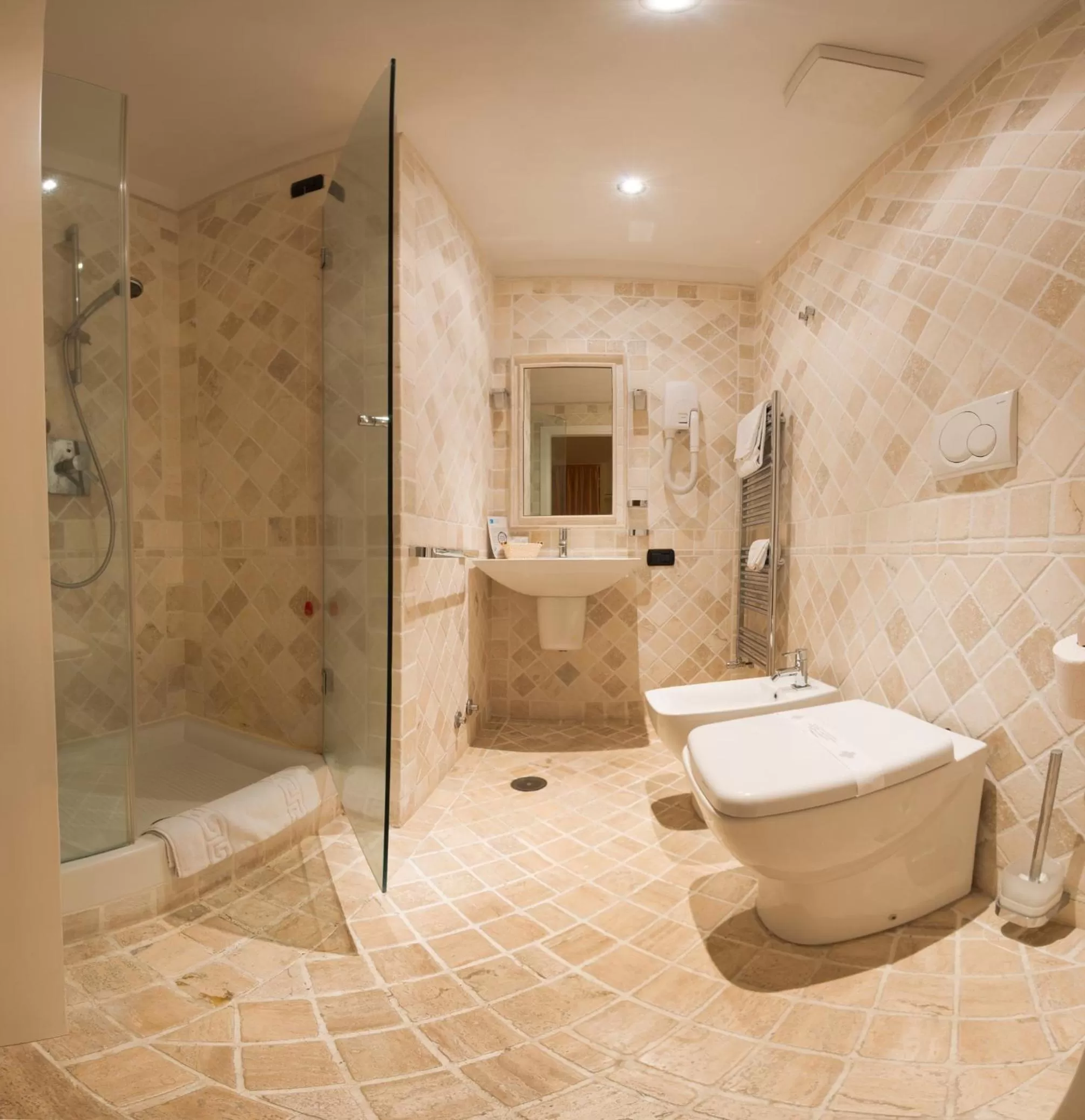 Double Room with Lake View in La Locanda Del Pontefice - Luxury Country House