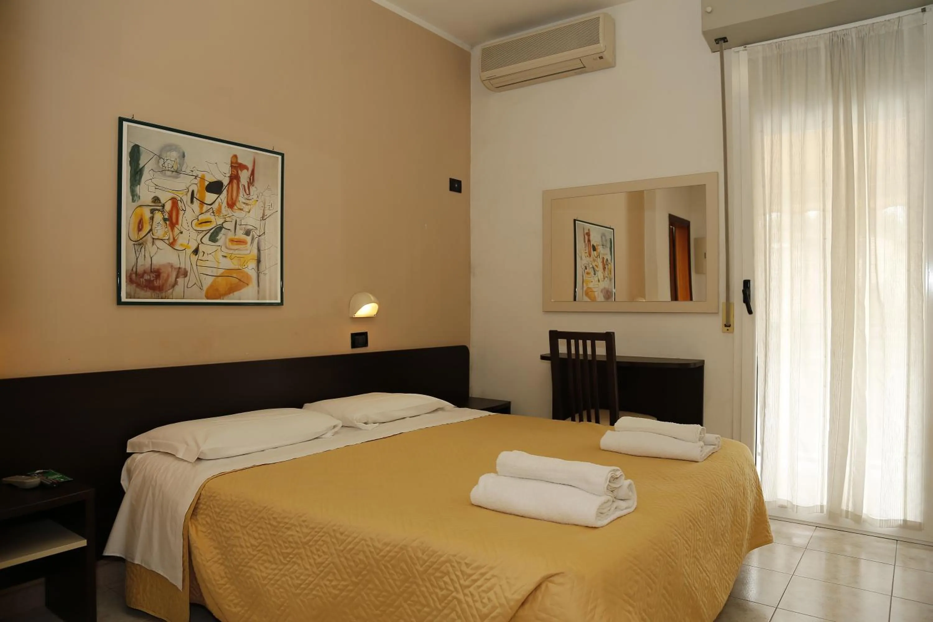 Bedroom, Bed in Hotel Villa Dina