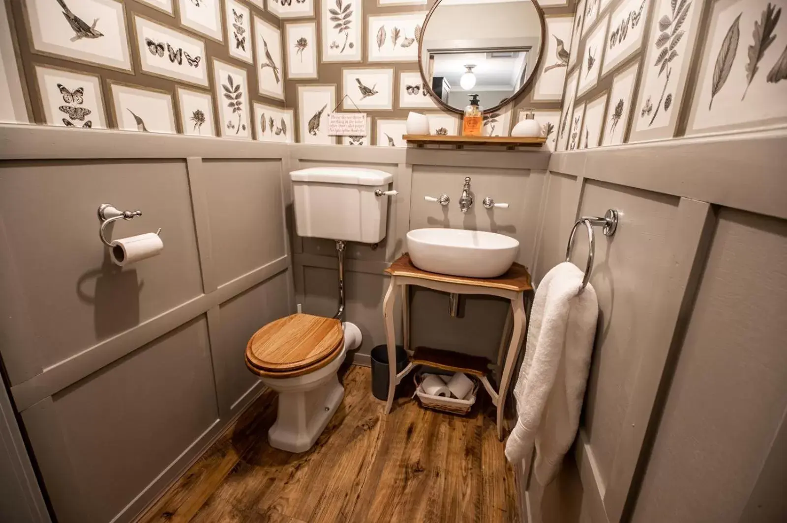 Bathroom in White Rose Tower
