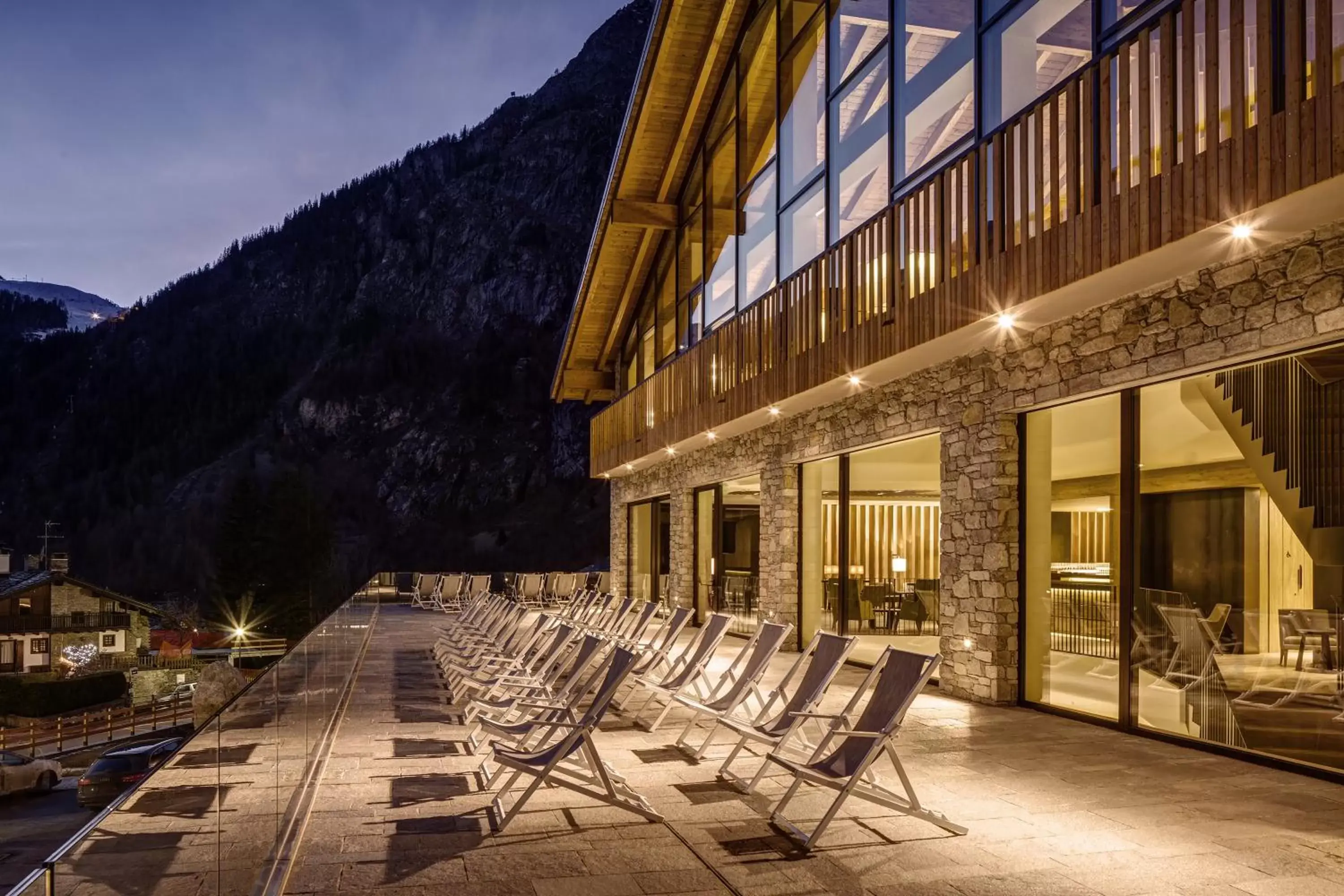 Patio in Grand Hotel Courmayeur Mont Blanc