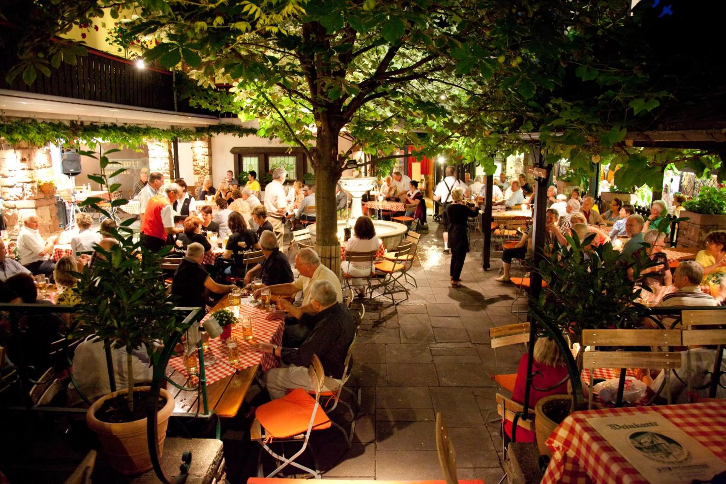 People in Hotel Lindenwirt