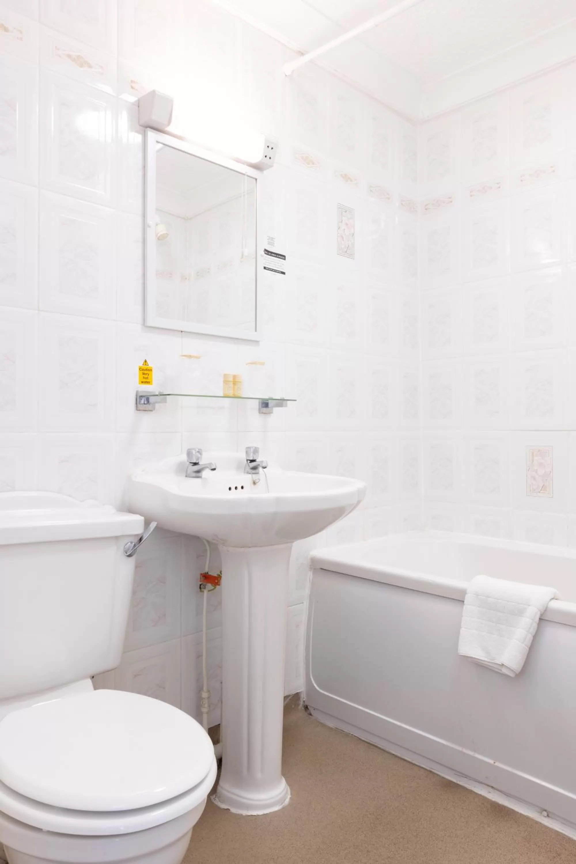 Bathroom in The Caledonian Tower Hotel