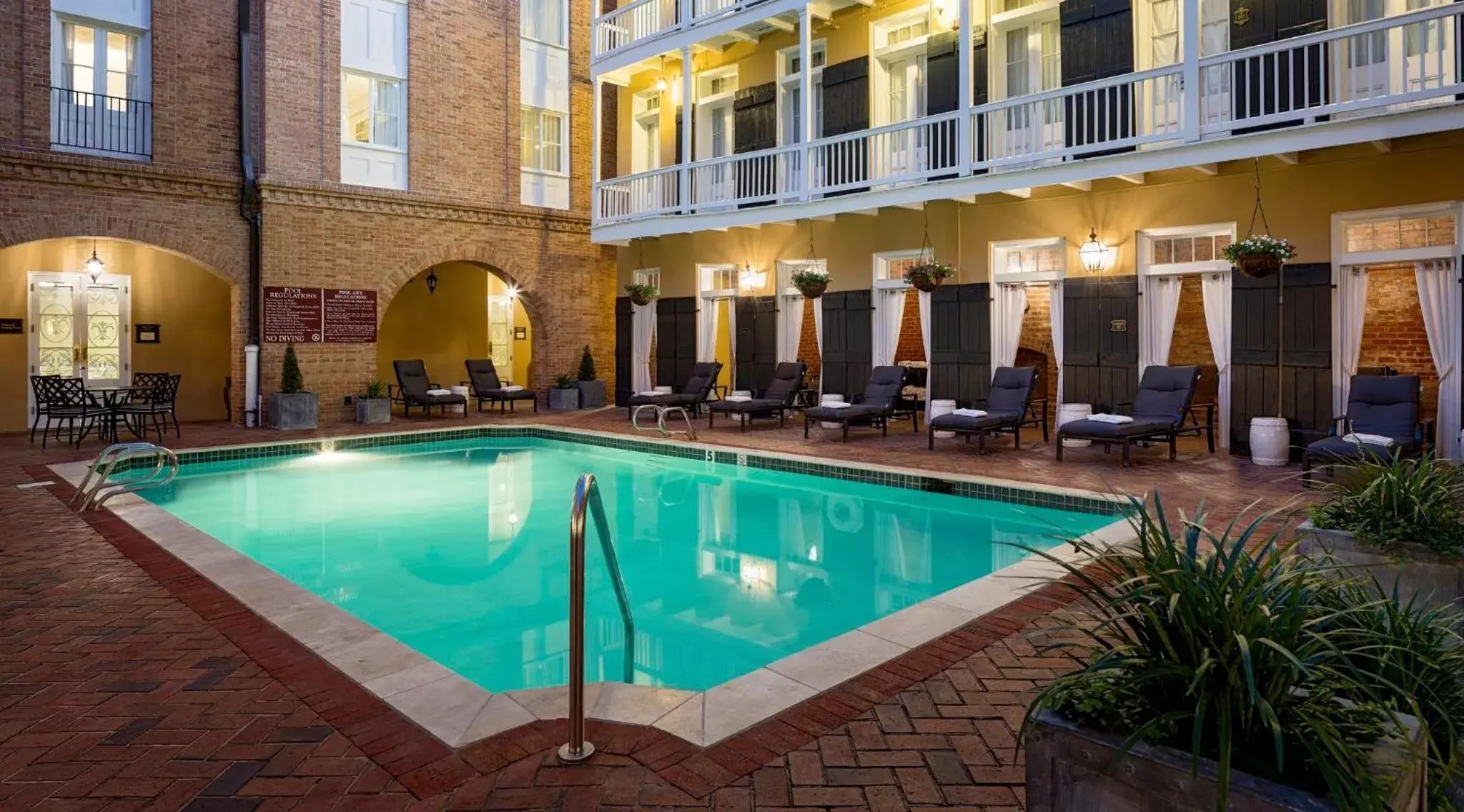 Swimming Pool in Holiday Inn Hotel French Quarter-Chateau Lemoyne, an IHG Hotel