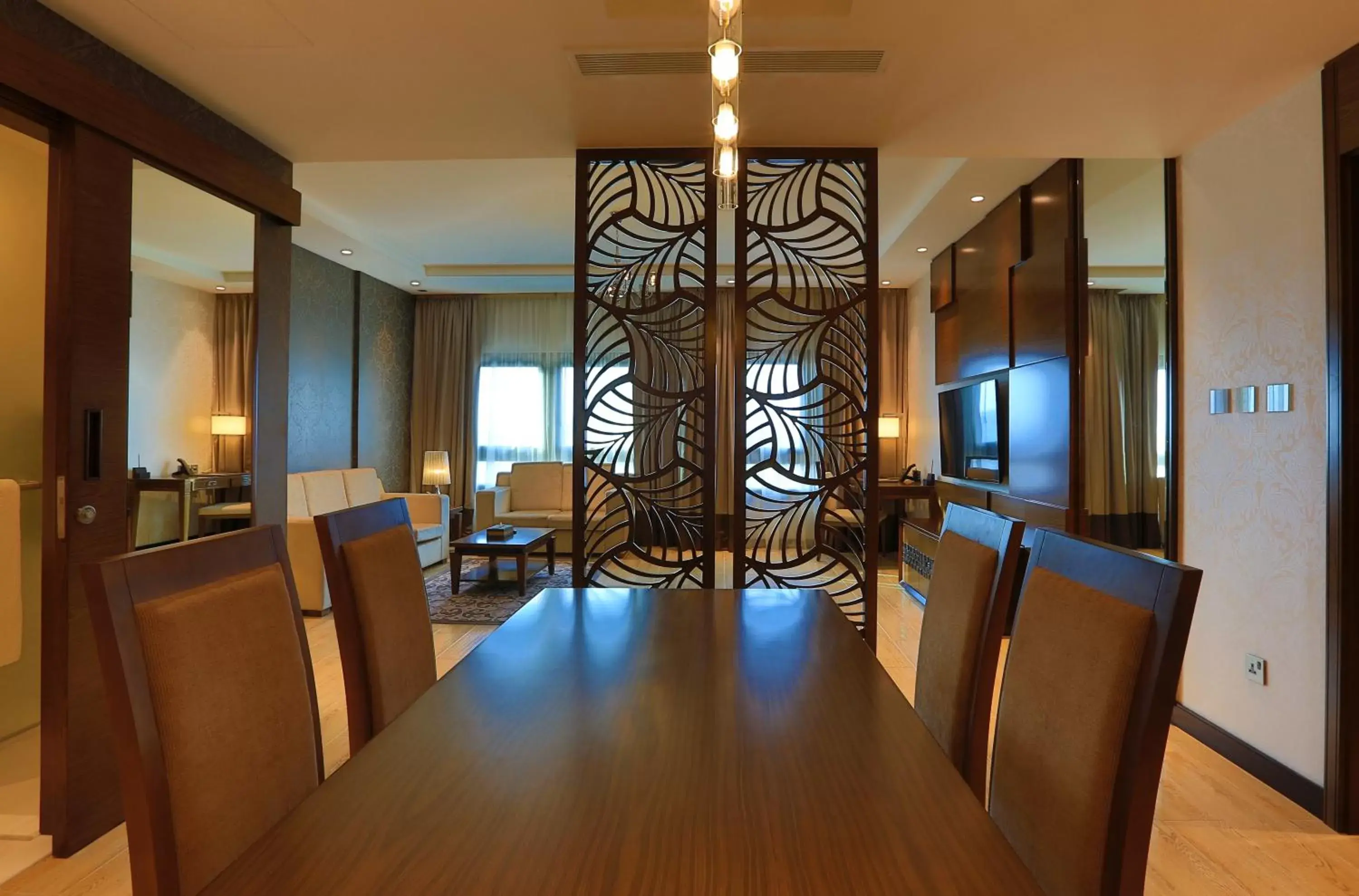 Dining area in Metropolitan Hotel Dubai