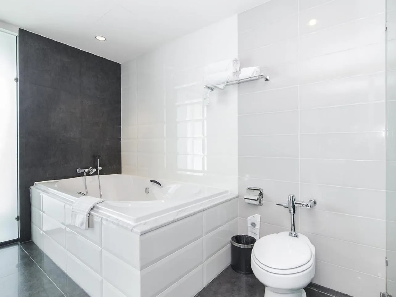 Toilet in Way Hotel Pattaya