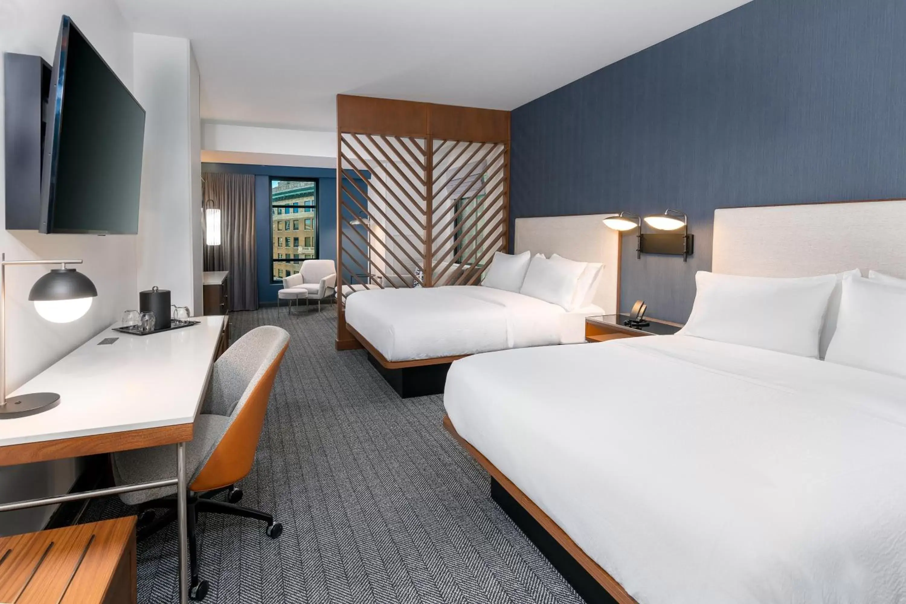 Photo of the whole room, Bed in Courtyard by Marriott Atlanta Midtown