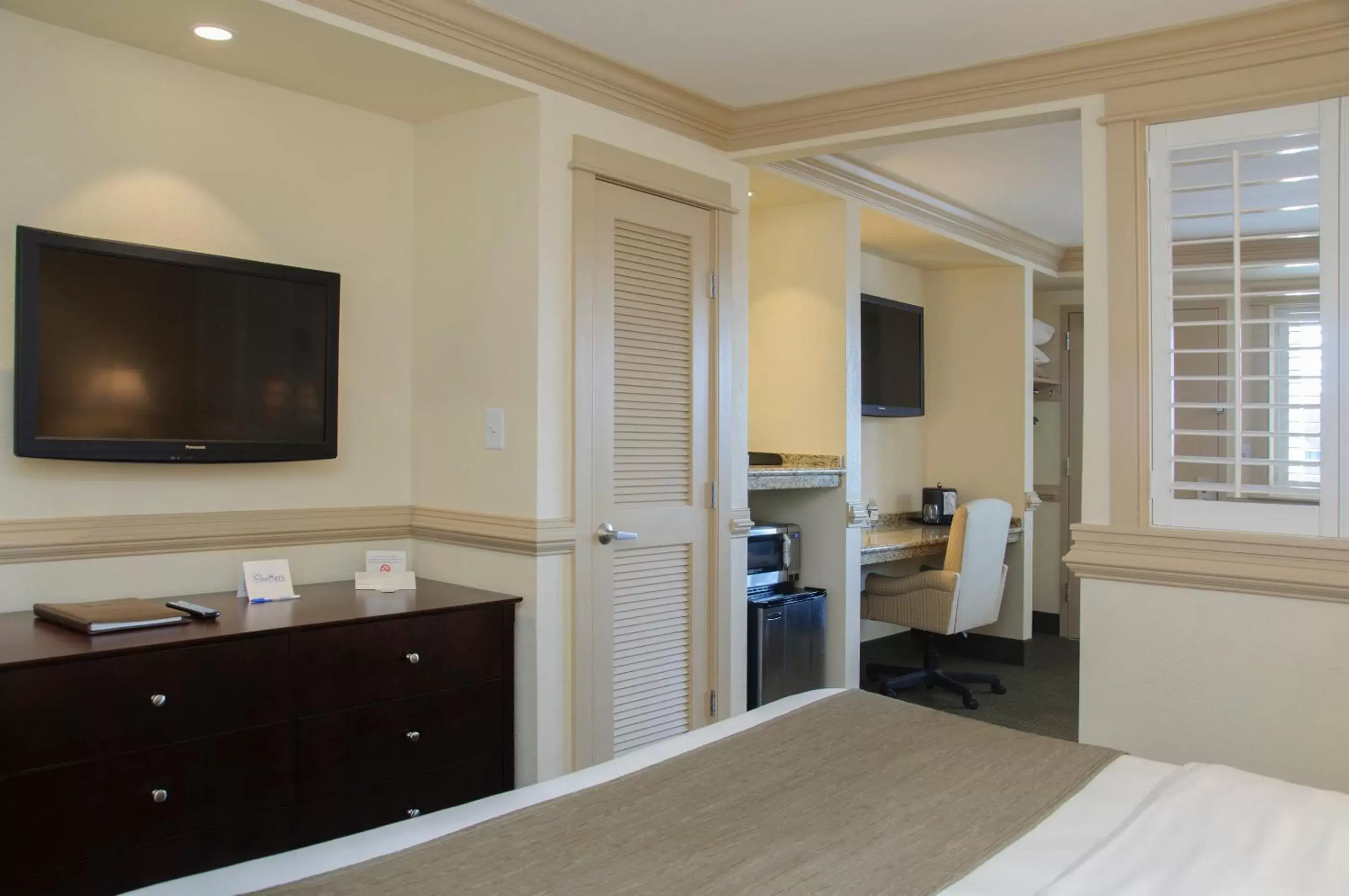 Bedroom, TV/Entertainment Center in Shutters on the Banks