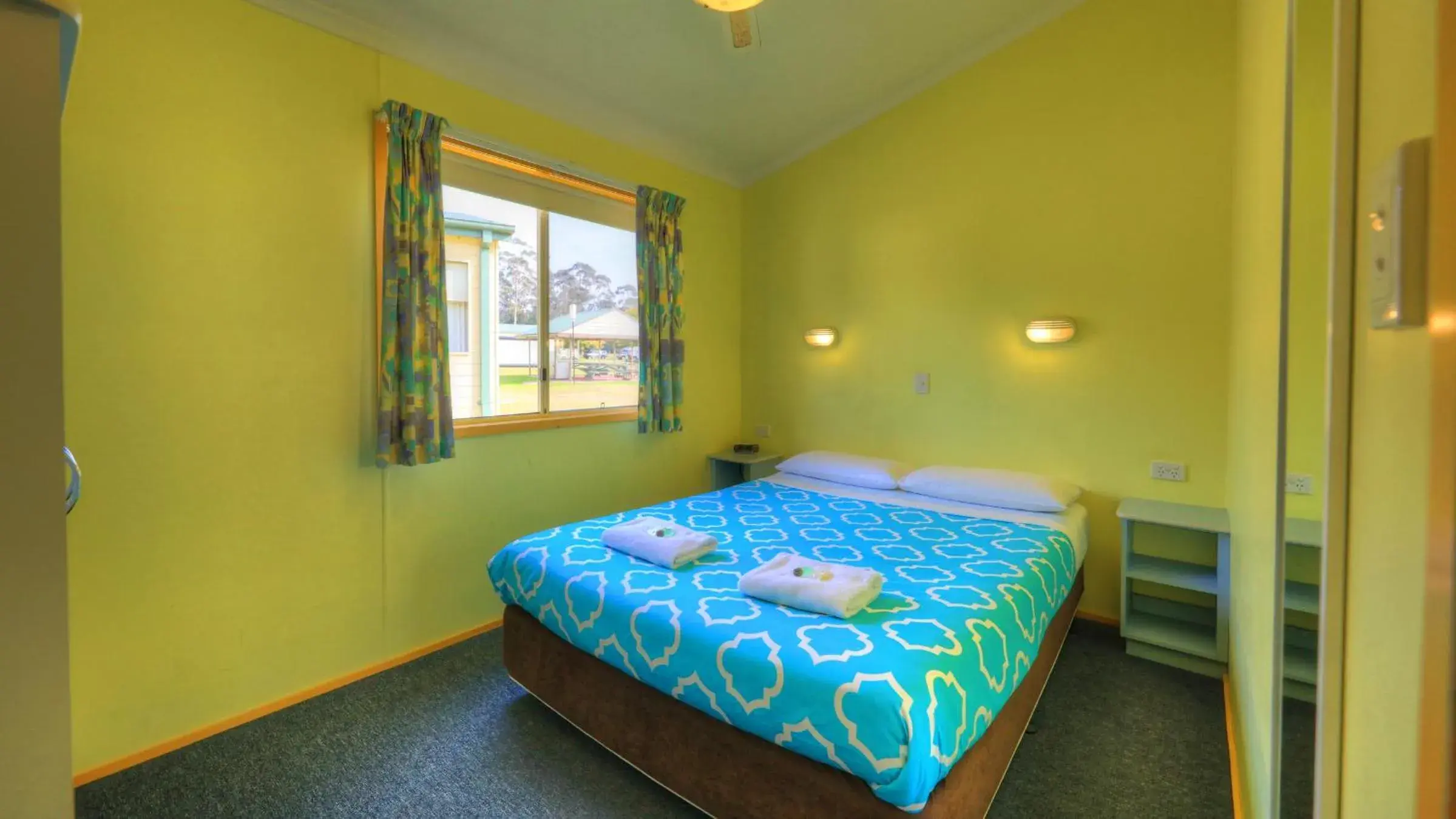 Bedroom, Bed in Eden Gateway Holiday Park