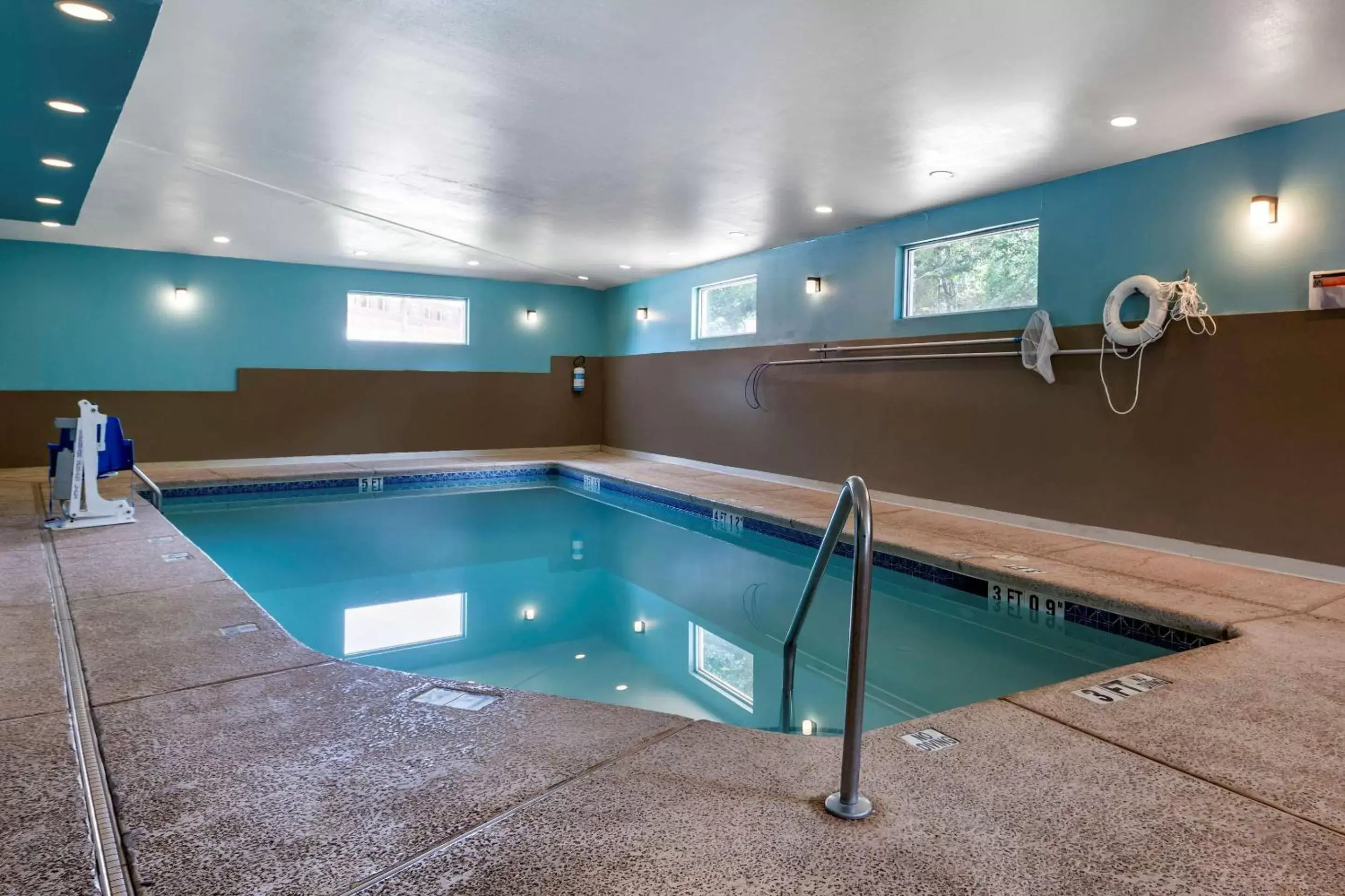 Activities, Swimming Pool in Comfort Inn & Suites Villa Rica