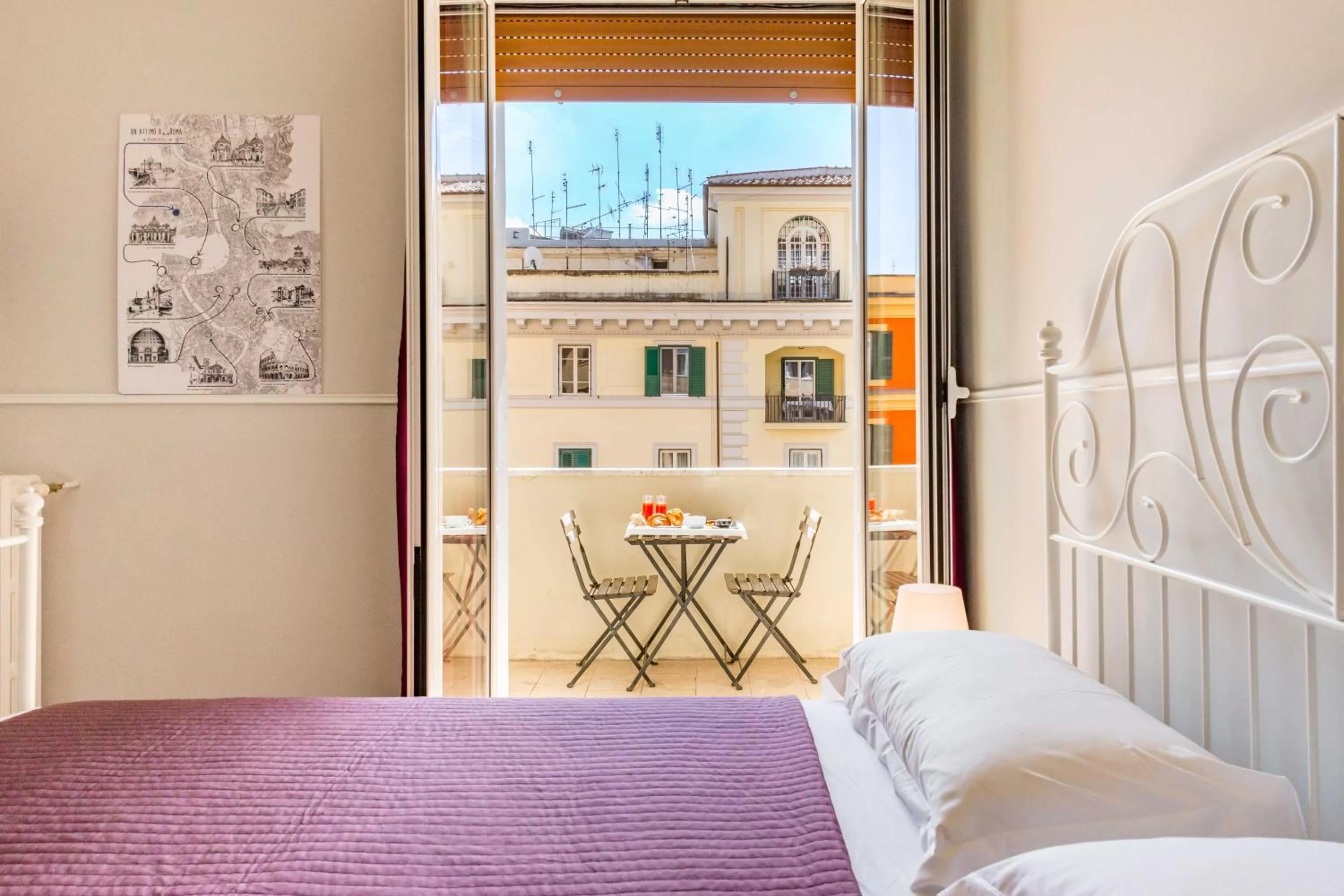 Bed in Un Attimo A Roma B&B