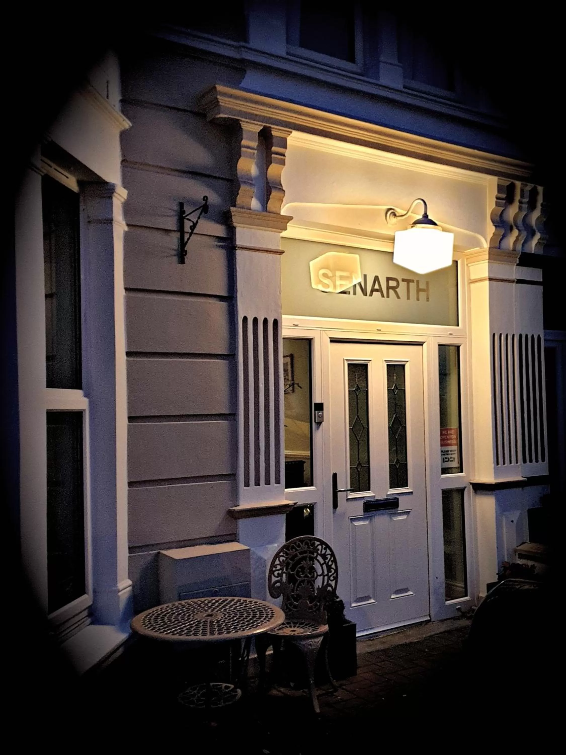 The Senarth Guesthouse - Seaside Guesthouse with Breakfast & Free Parking