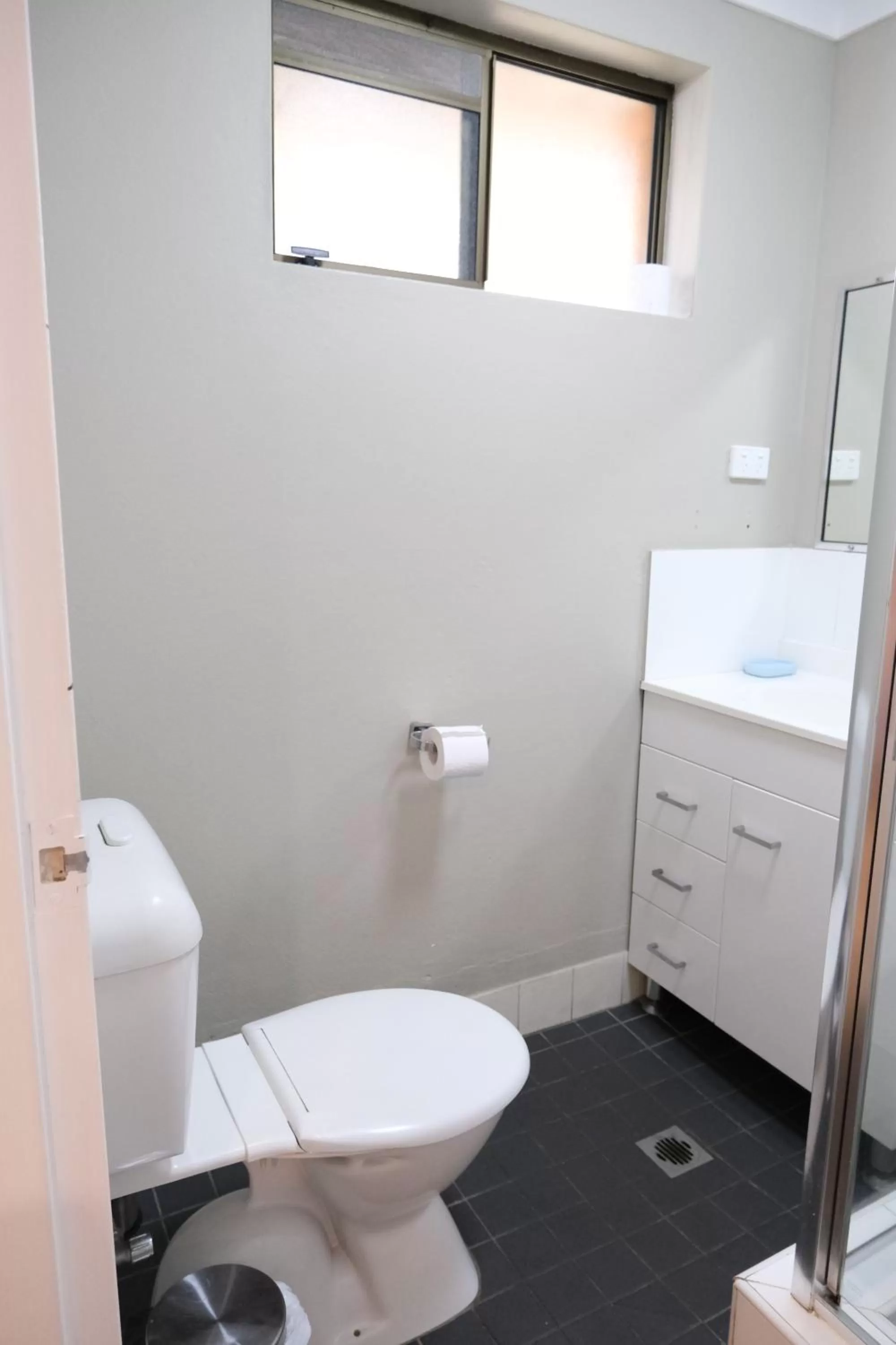 Toilet in Sapphire Palms Motel