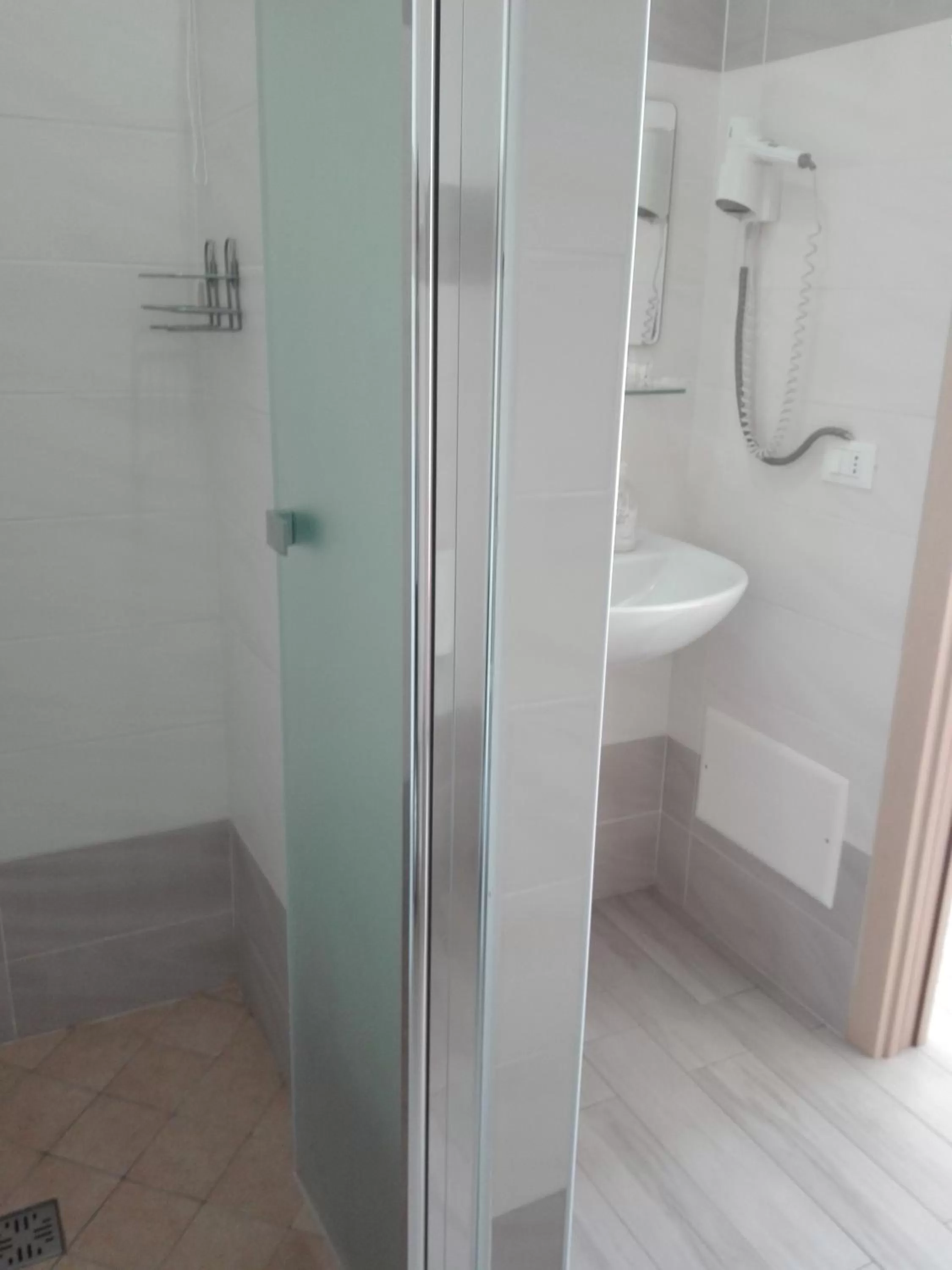 Shower in Hotel Conca d'Oro