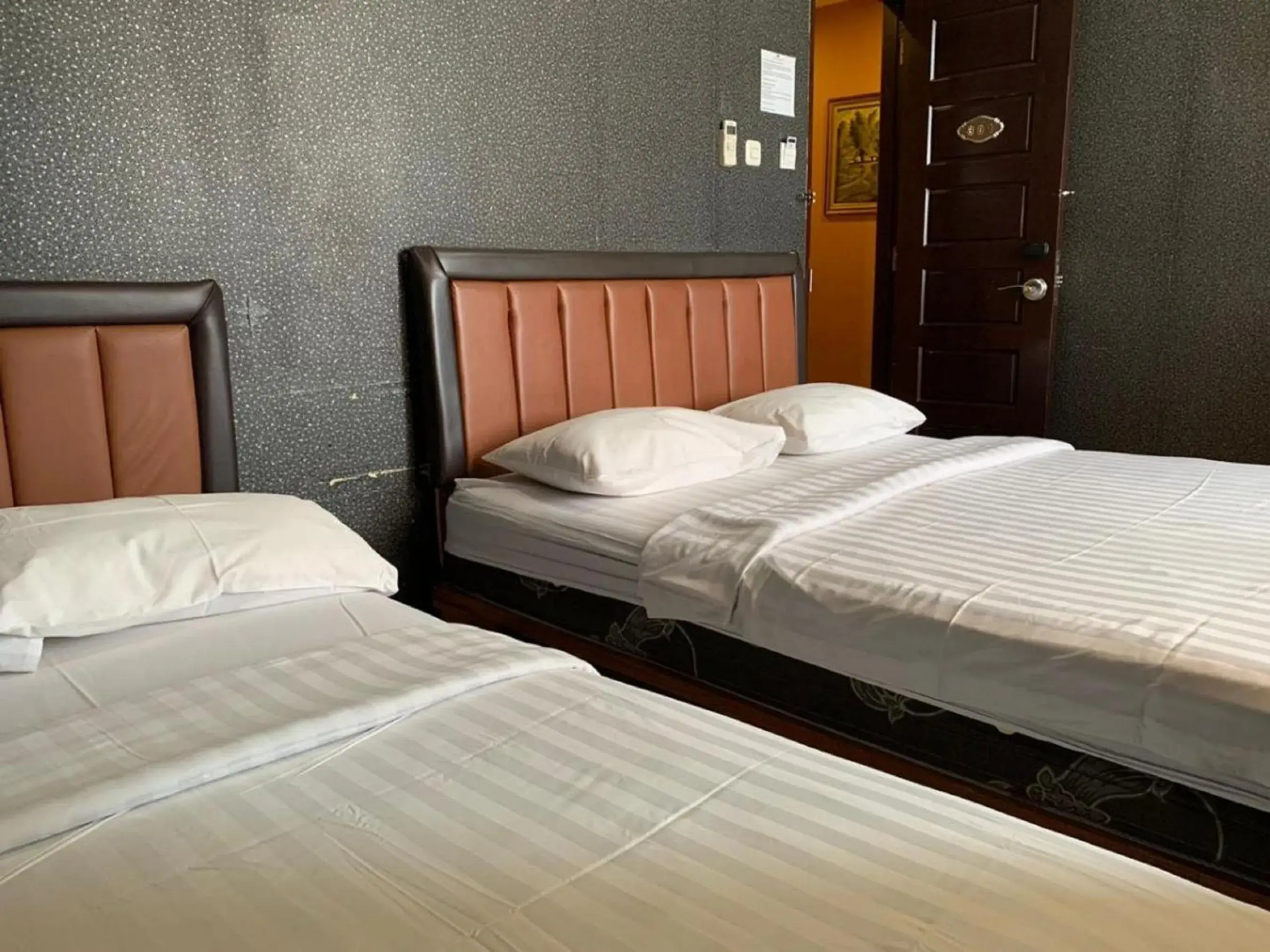 Bedroom, Bed in Hotel Rumah Shinta